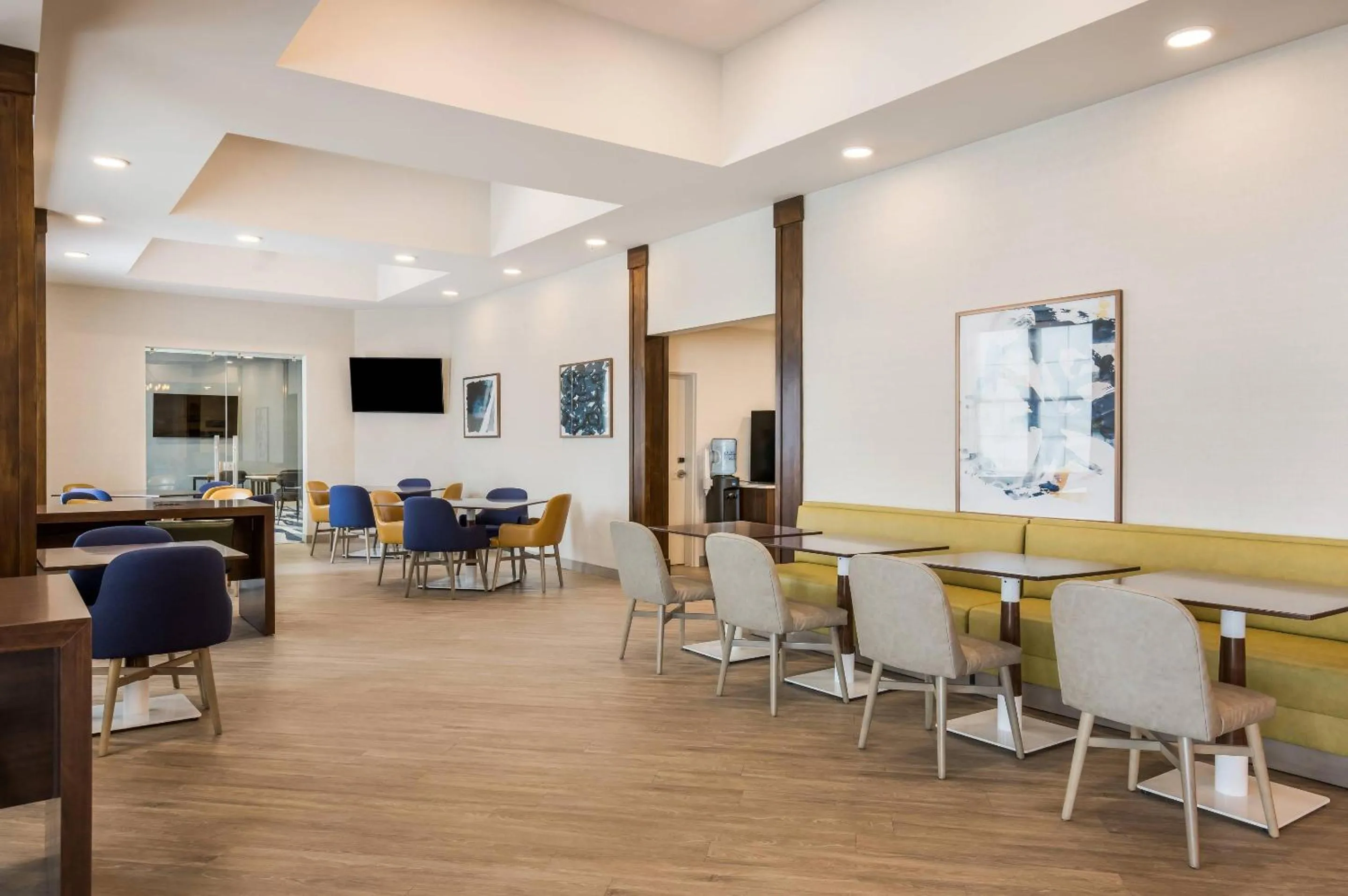 Breakfast in MainStay Suites Gaylord