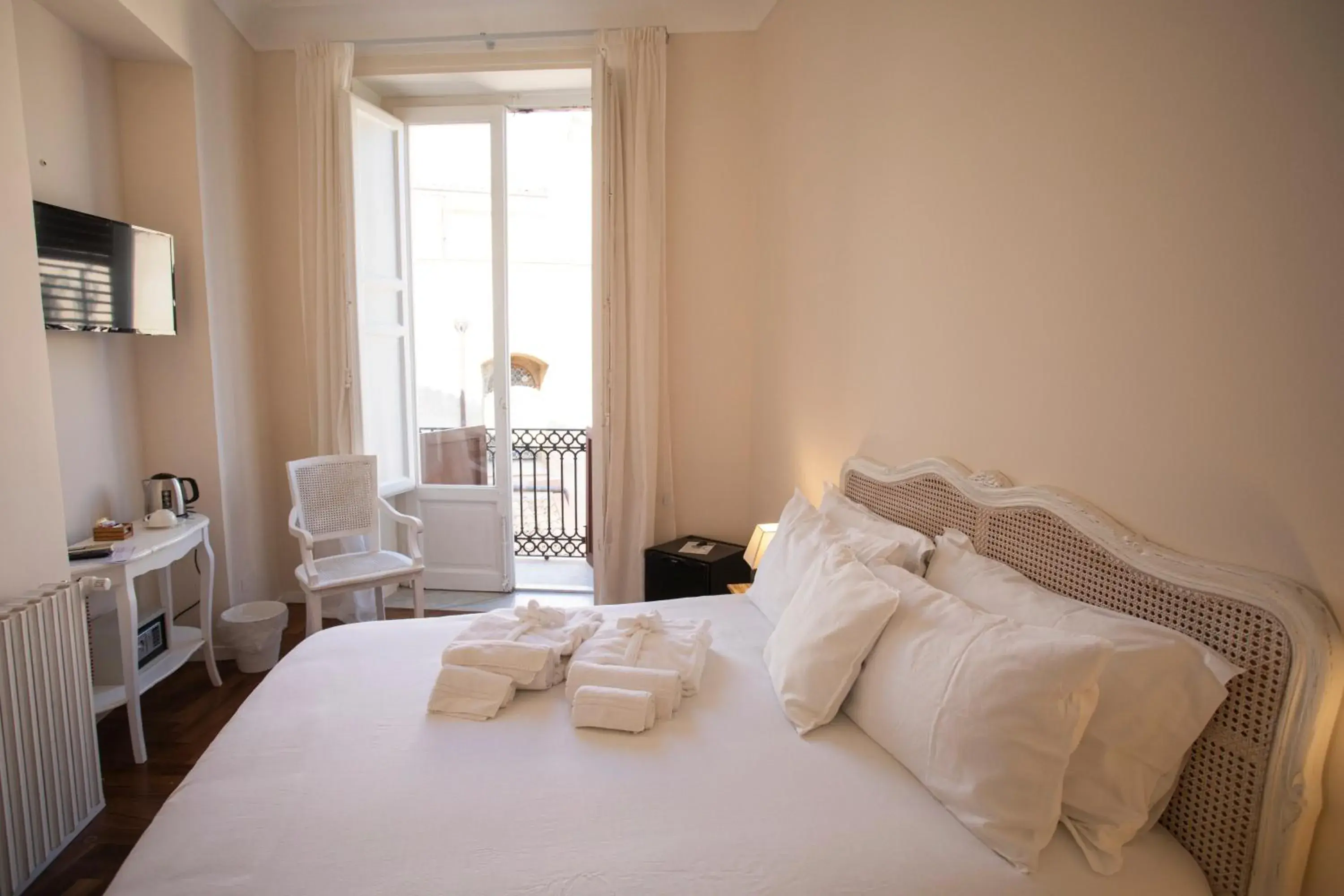 Double Room with Private External Bathroom in Dimora Sinibaldi Double Room with Private External Bathroom in Dimora Sinibaldi