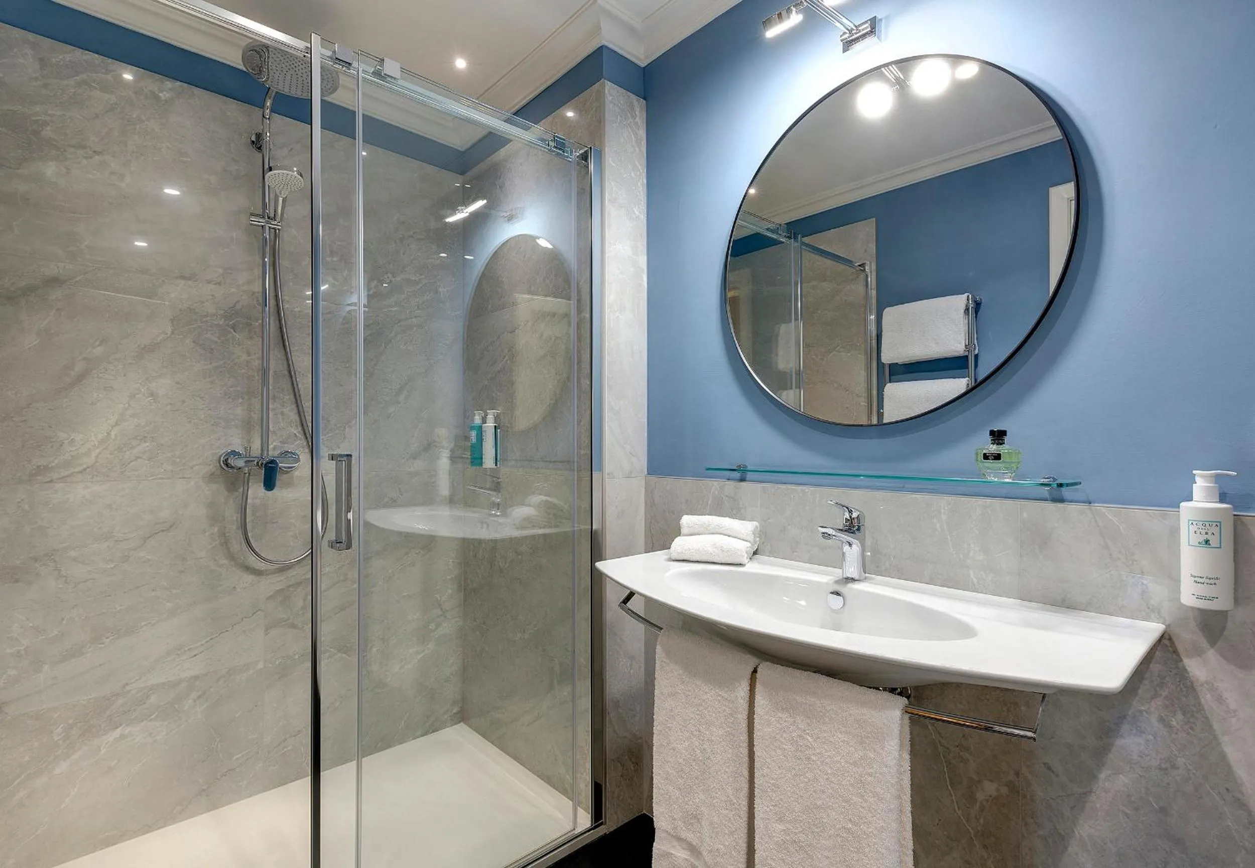 Shower in Santa Croce 14 B&B