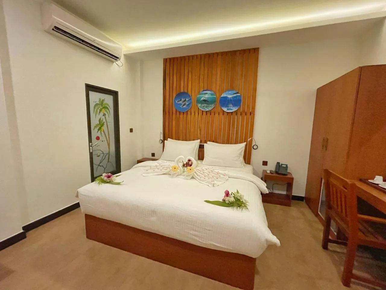 Photo of the whole room, Bed in Beach Stone