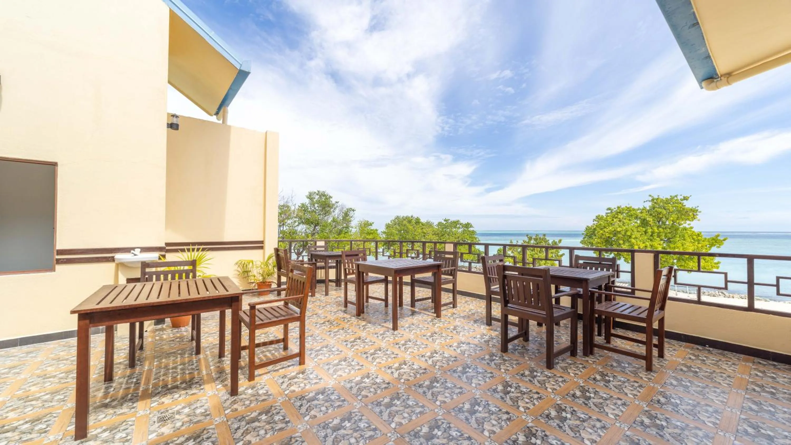 Restaurant/places to eat in Beach Stone
