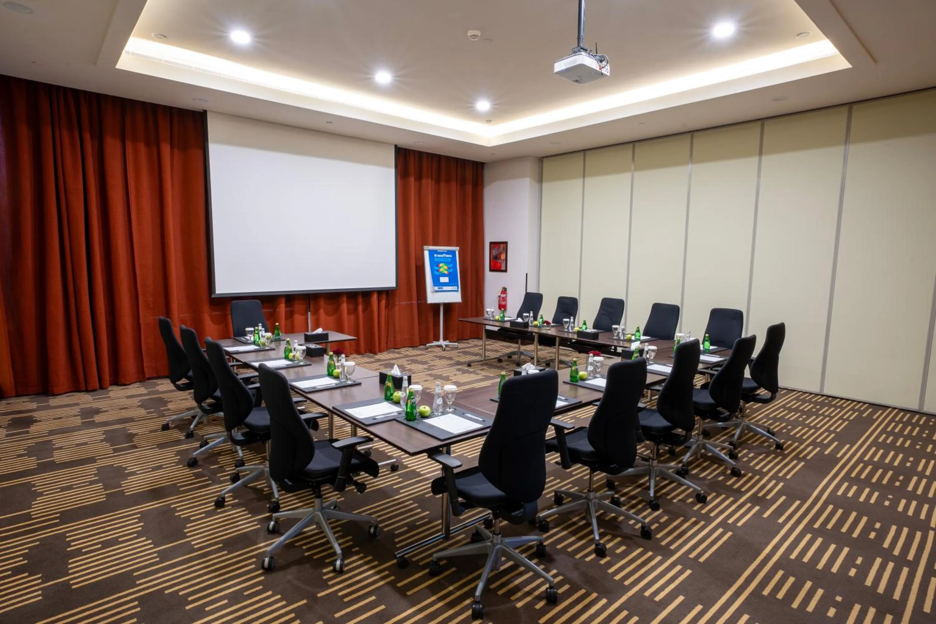 Meeting/conference room in Holiday Inn Olaya by IHG