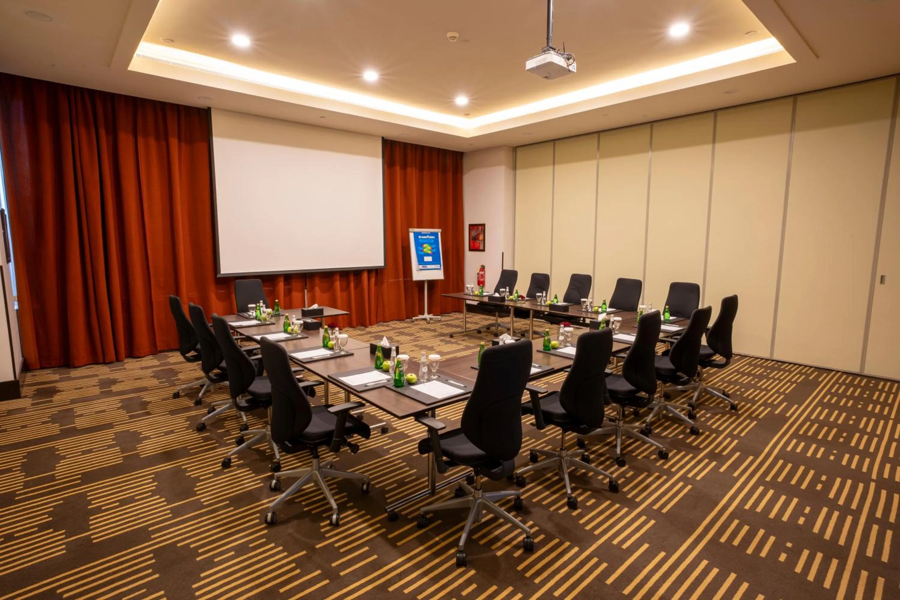 Meeting/conference room in Holiday Inn Olaya by IHG