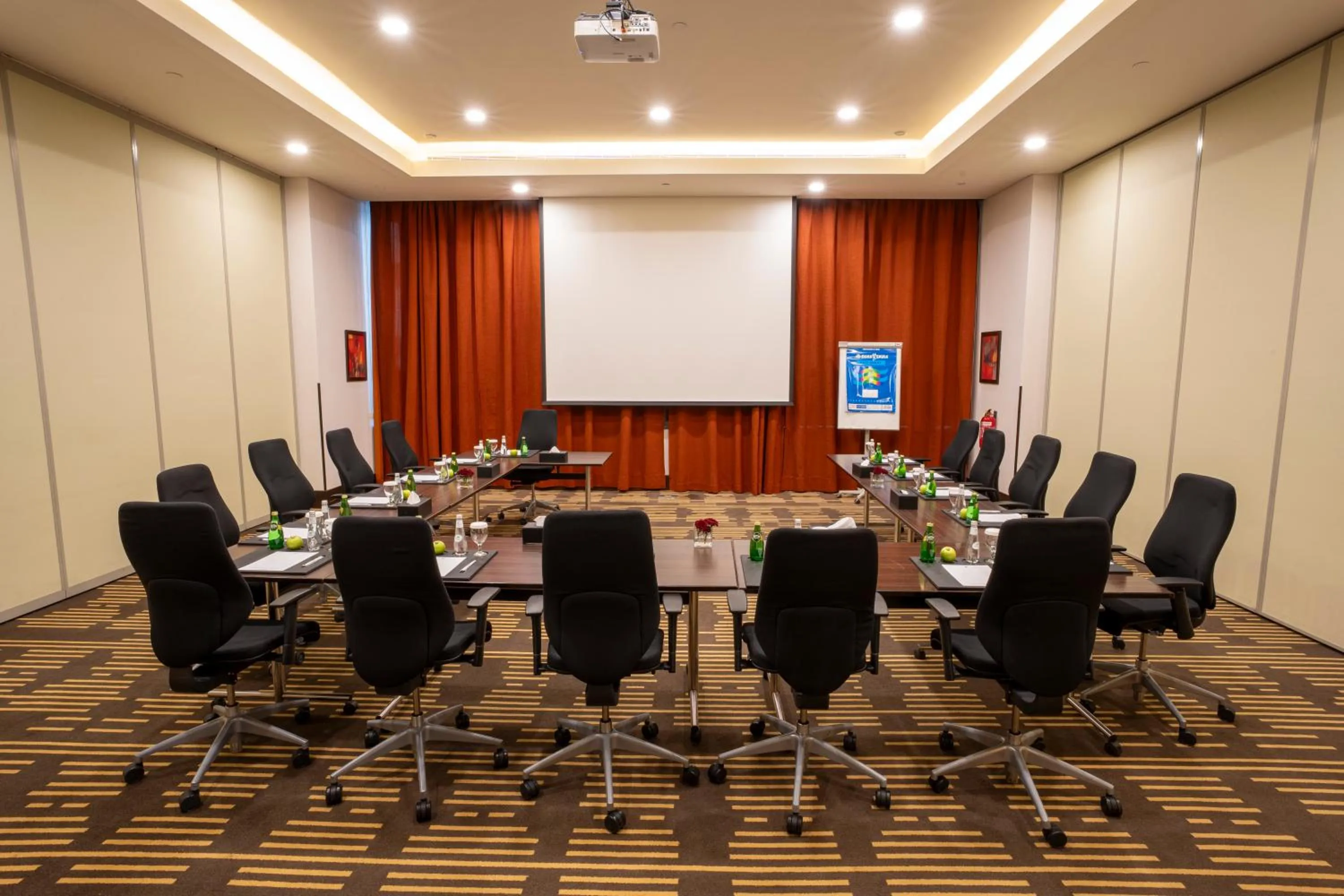 Meeting/conference room in Holiday Inn Olaya by IHG