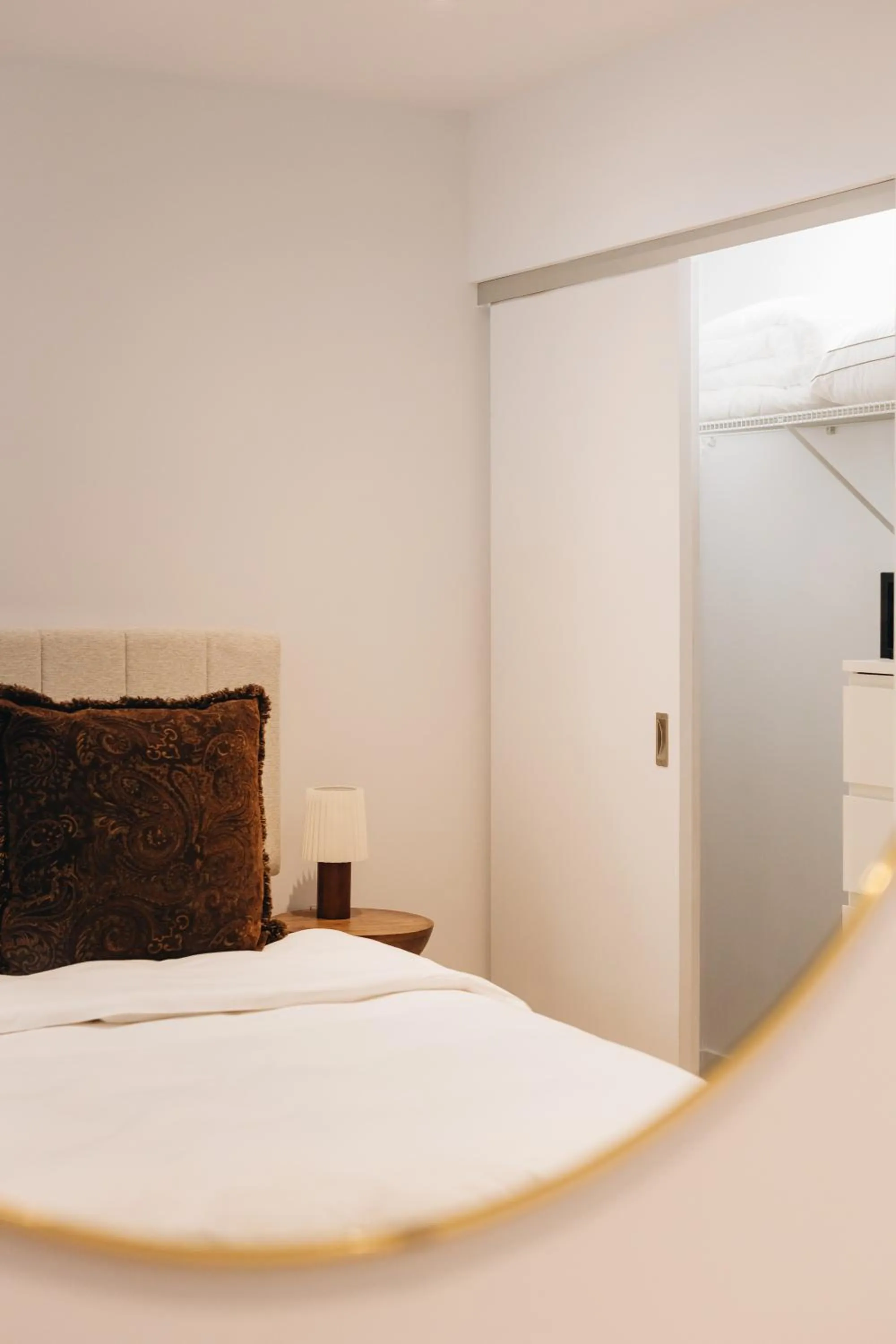 Bed in Bakan- Quartier des Congres, Convention District