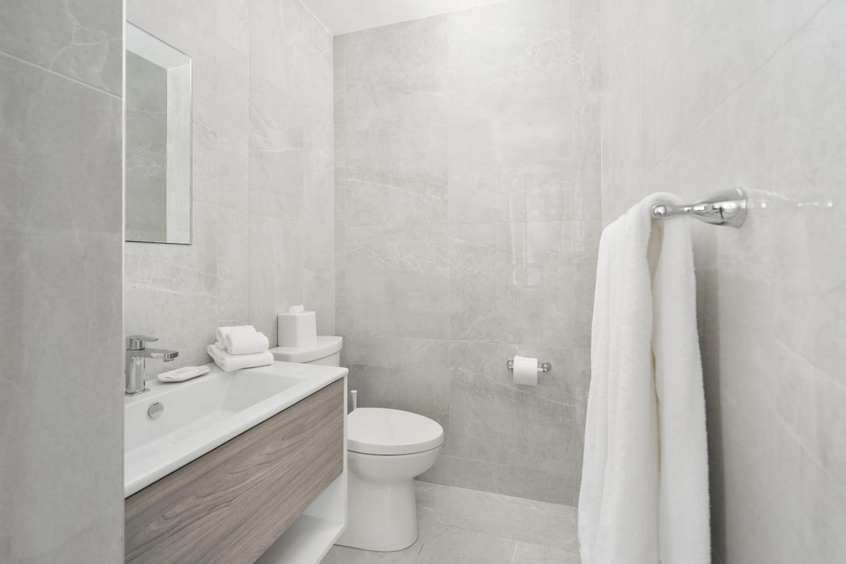 Bathroom in Bakan- Quartier des Congres, Convention District