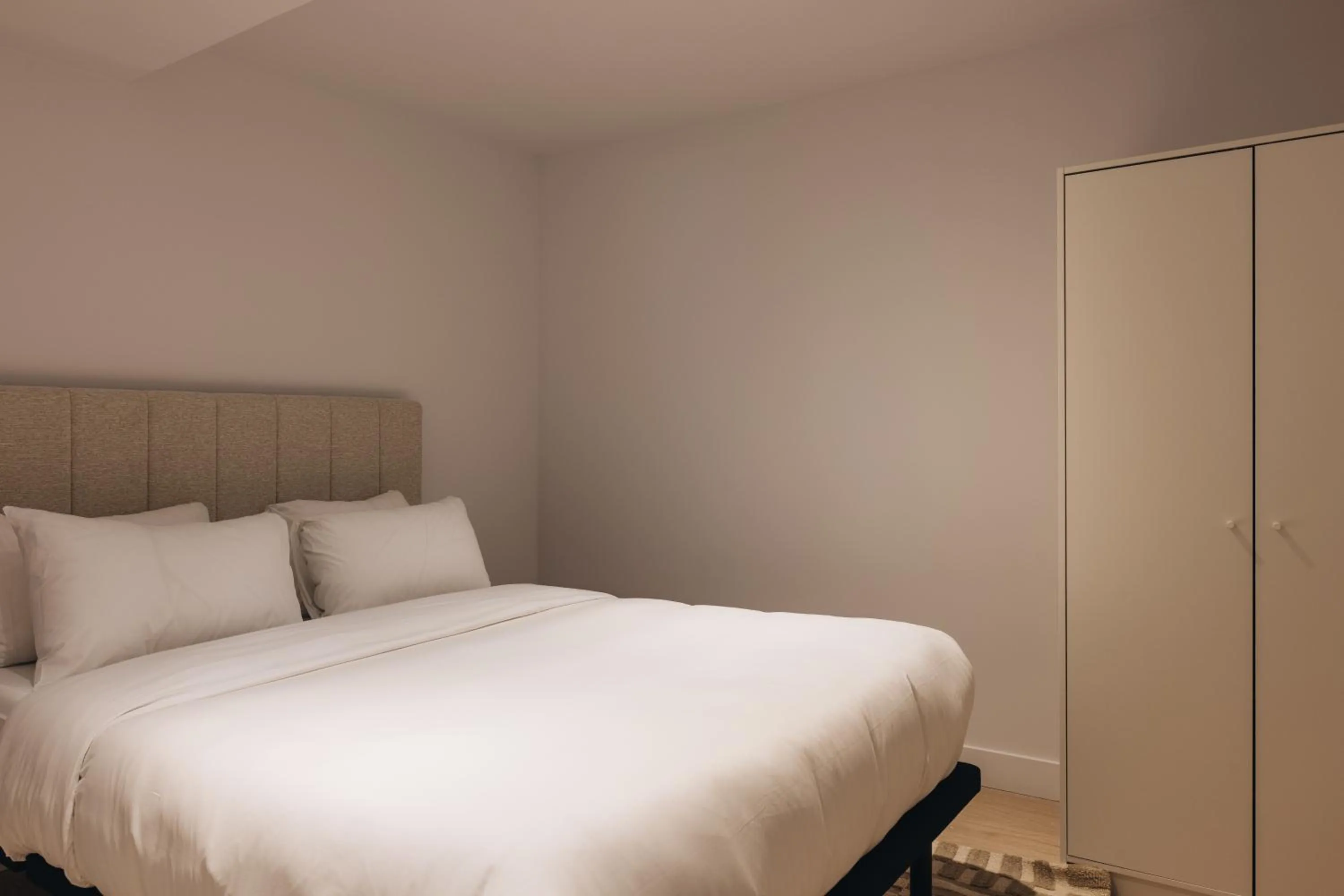 Bed in Bakan- Quartier des Congres, Convention District