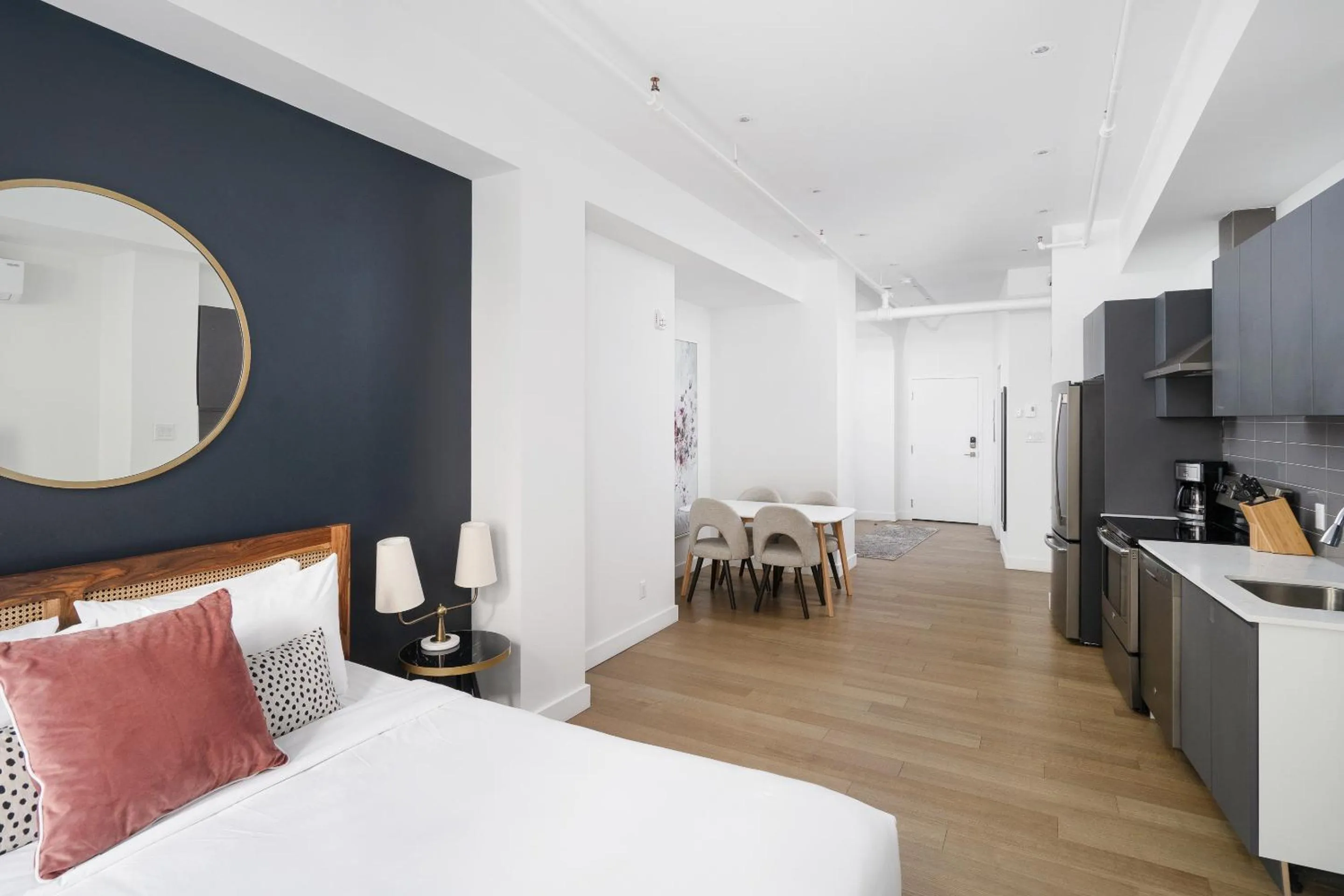 Bed in Bakan- Quartier des Congres, Convention District