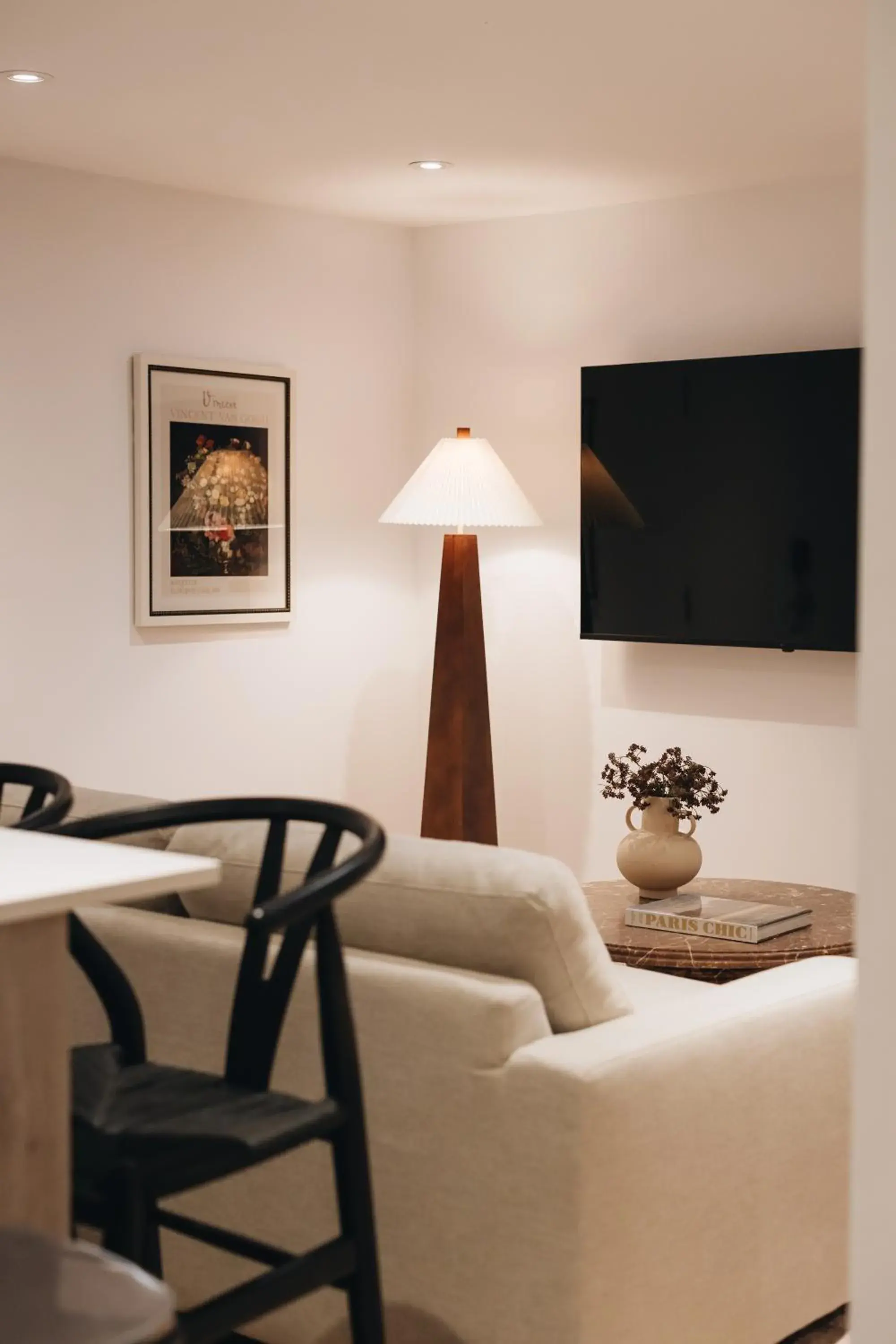 Premium Four-Bedroom with Sofa Bed in Bakan- Quartier des Congres, Convention District Premium Four-Bedroom with Sofa Bed in Bakan- Quartier des Congres, Convention District