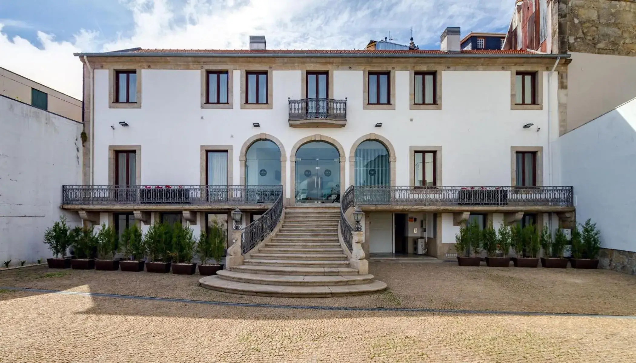 Property building in Oca Vitoria Village Property building in Oca Vitoria Village