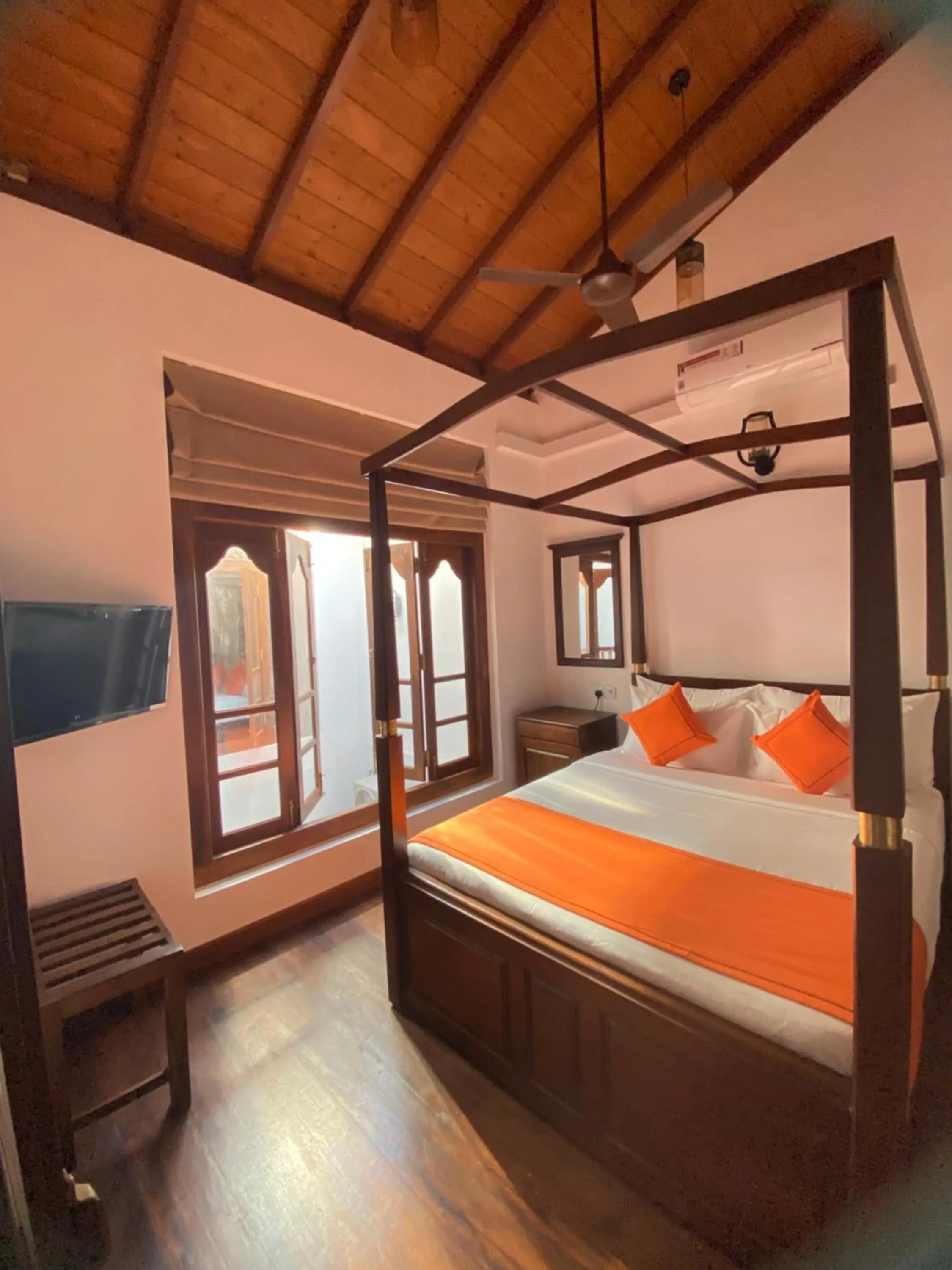 Photo of the whole room, Bed in The Dutch Boutique