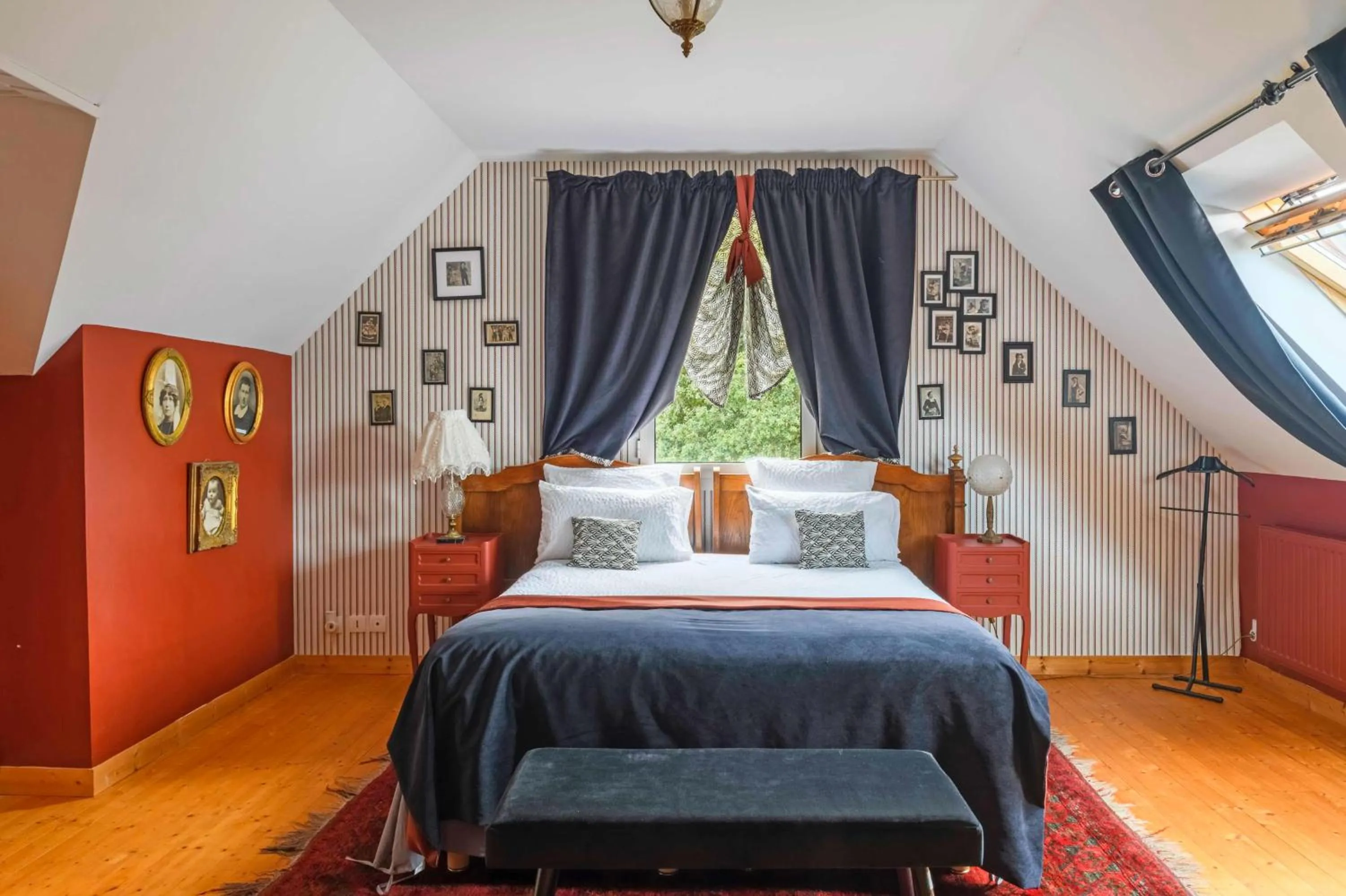 Photo of the whole room, Bed in Les Pierres Bleues