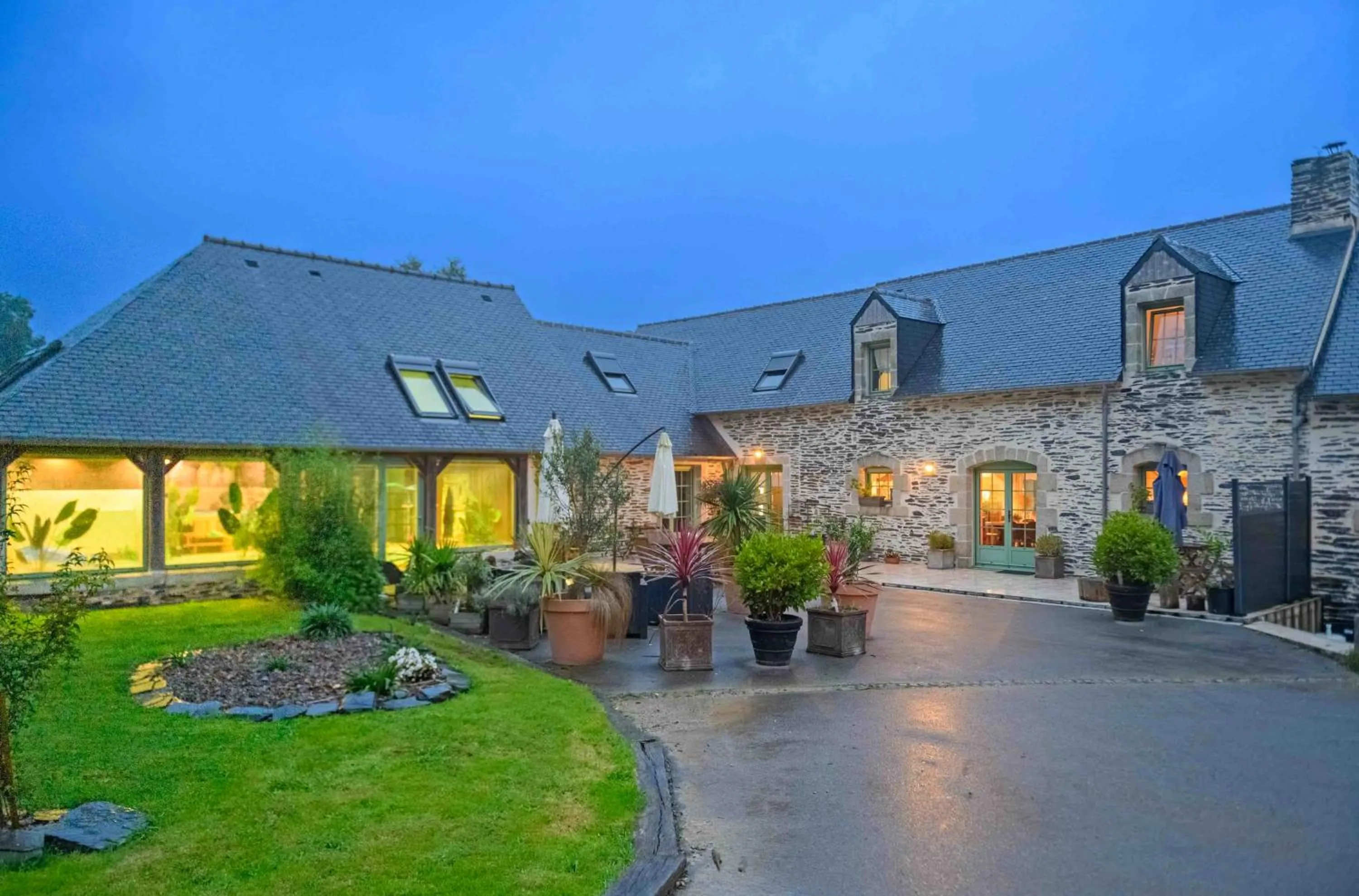 Property building in Les Pierres Bleues