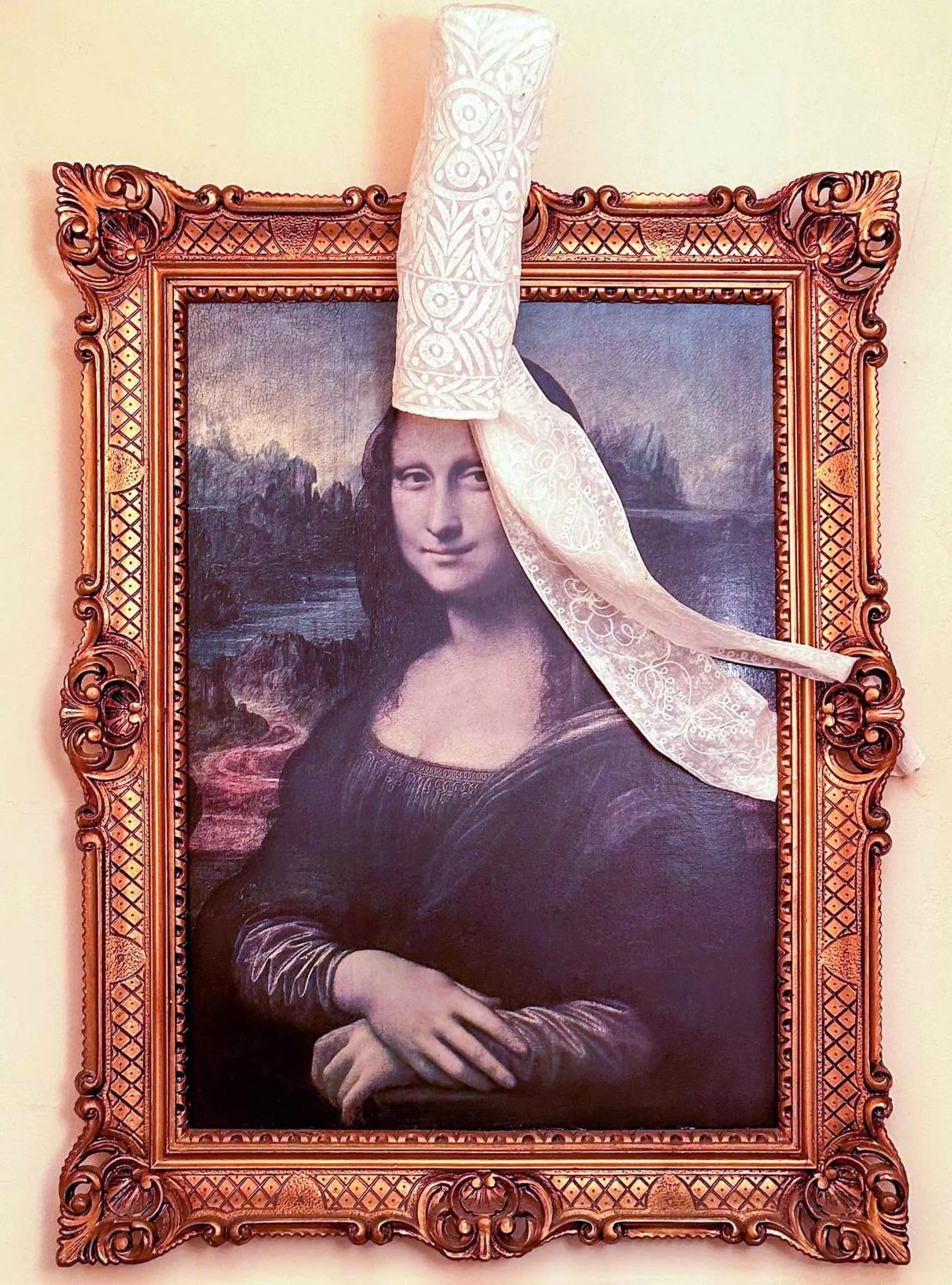 Decorative detail in Les Pierres Bleues