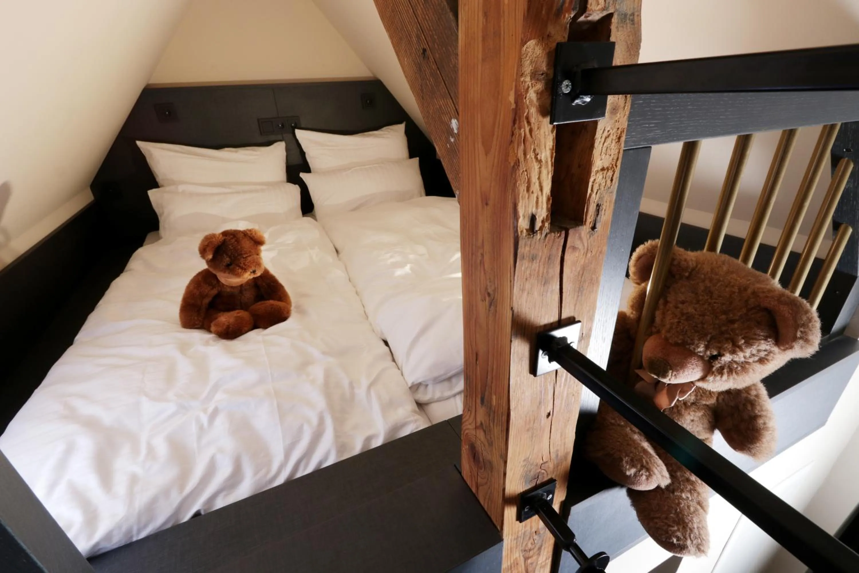 children, Bed in REINHARDTs HOTEL