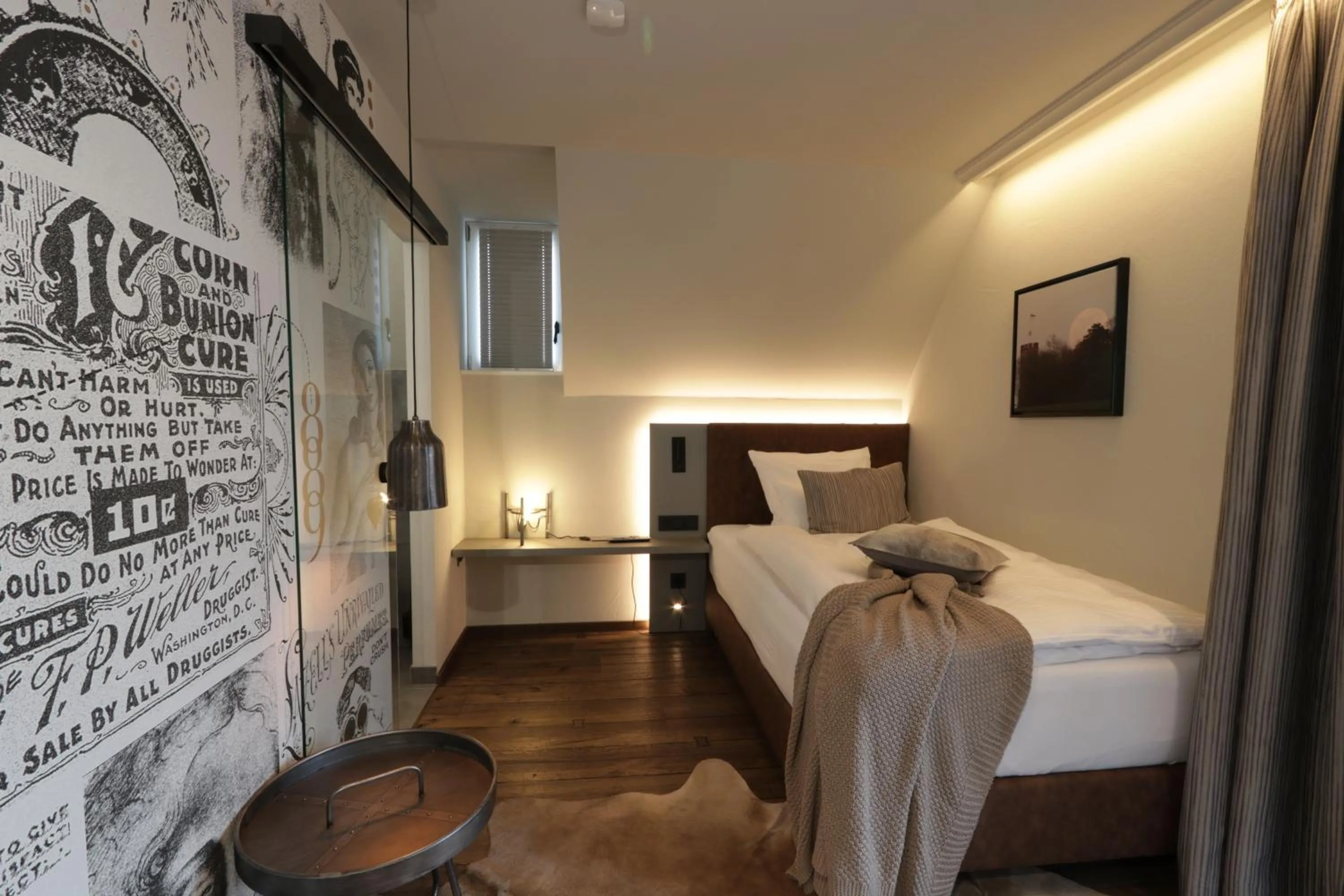 Photo of the whole room, Bed in REINHARDTs HOTEL