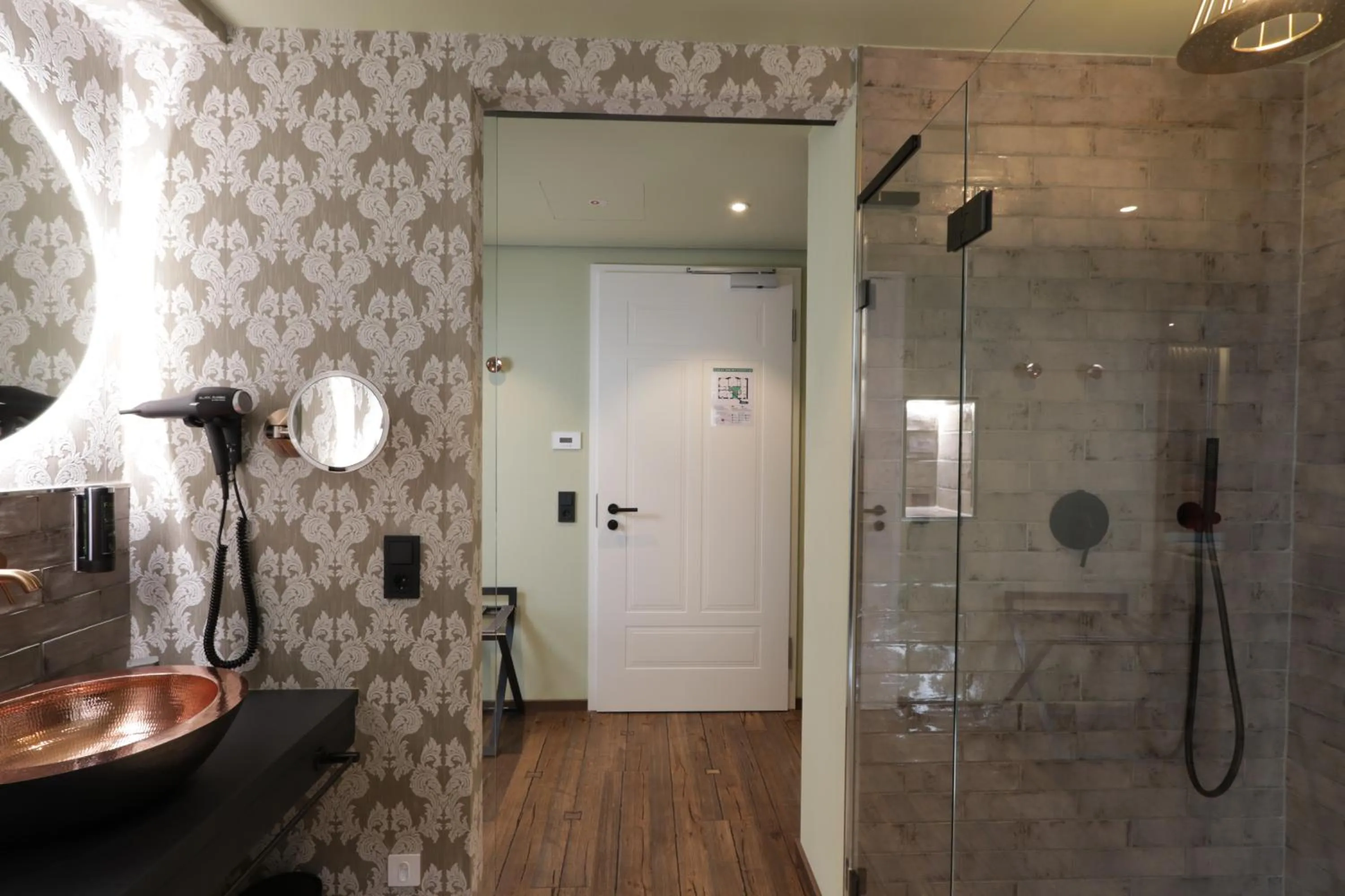 Bathroom in REINHARDTs HOTEL