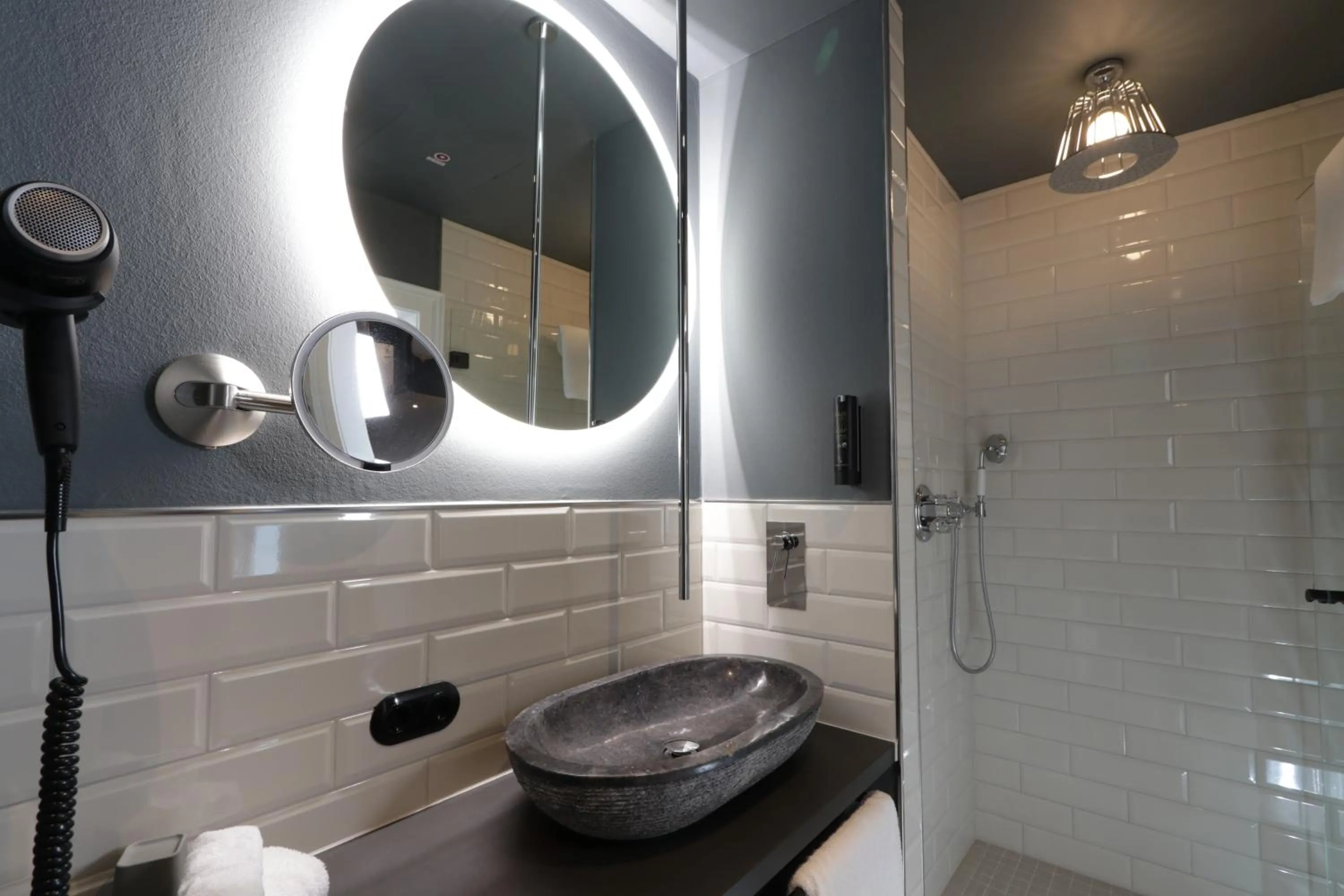 Bathroom in REINHARDTs HOTEL