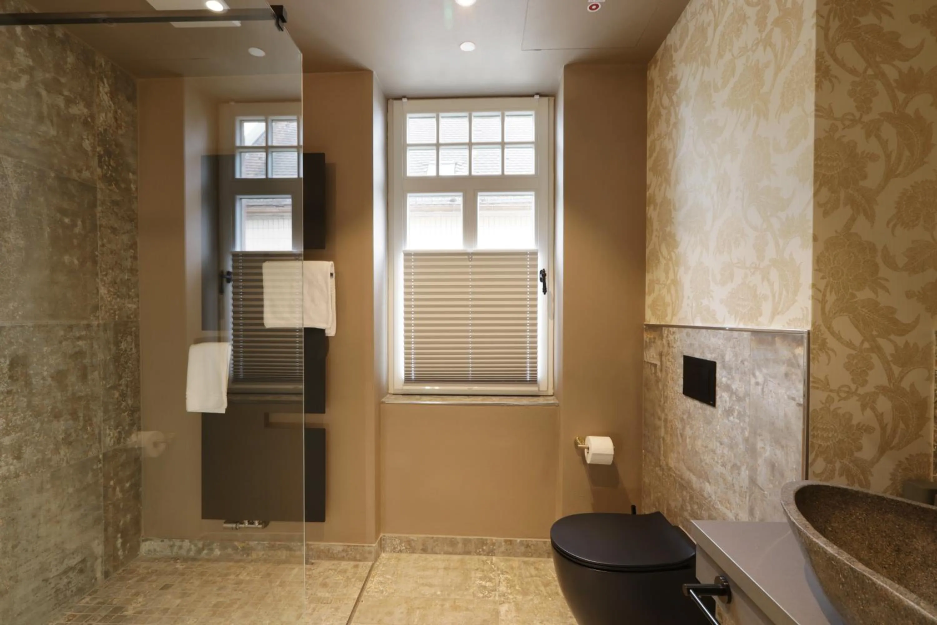 Bathroom in REINHARDTs HOTEL