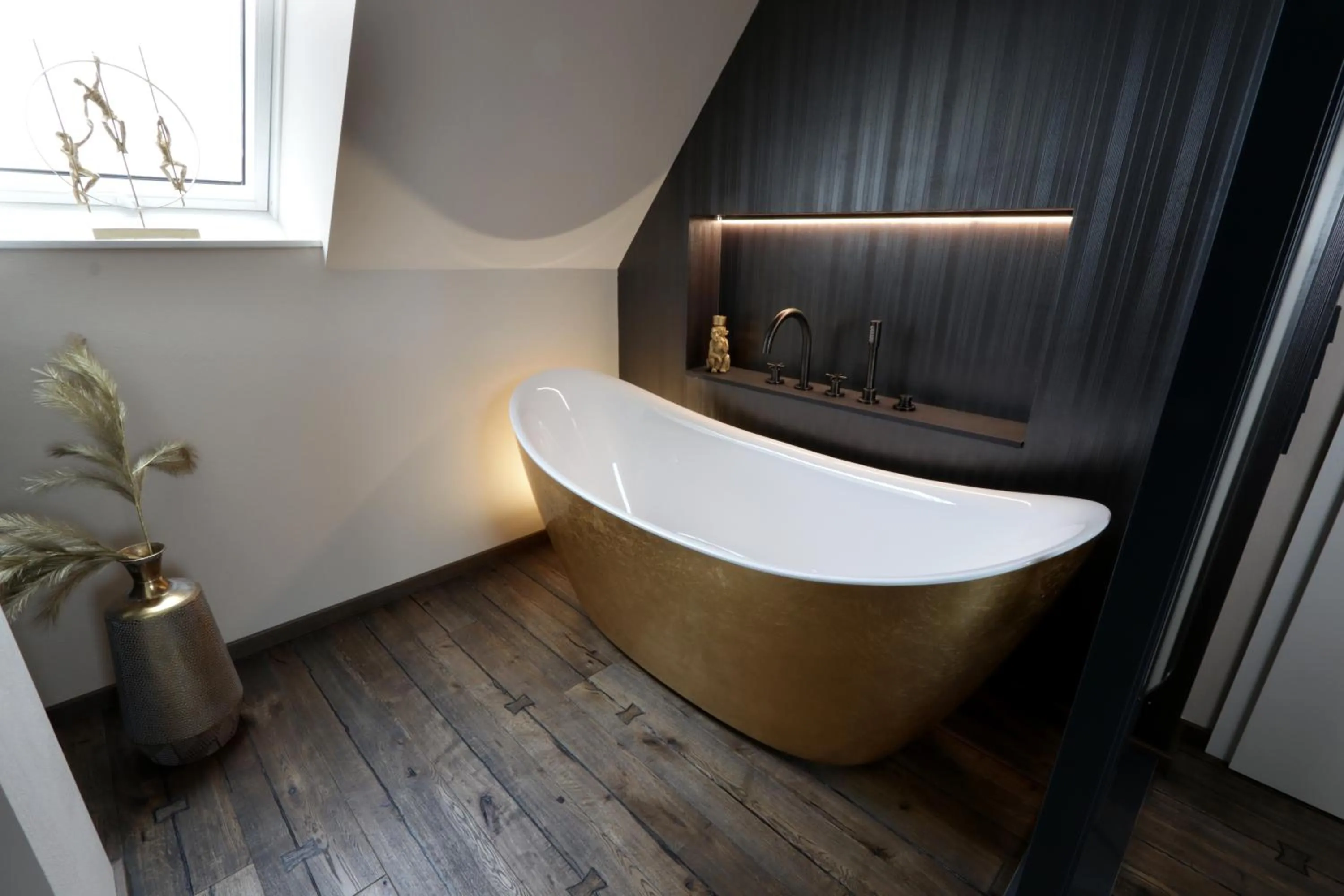 Bathroom in REINHARDTs HOTEL