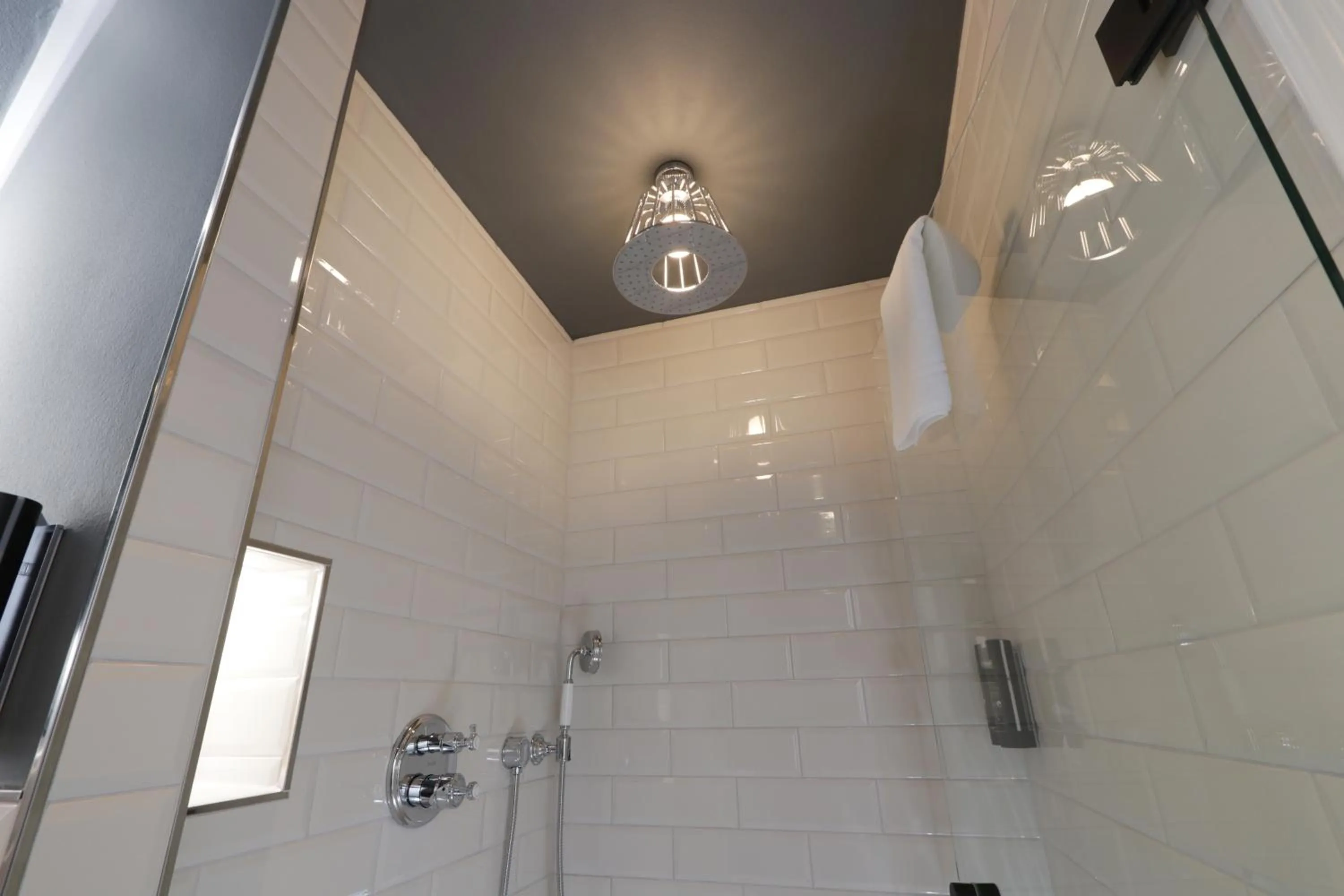 Bathroom in REINHARDTs HOTEL