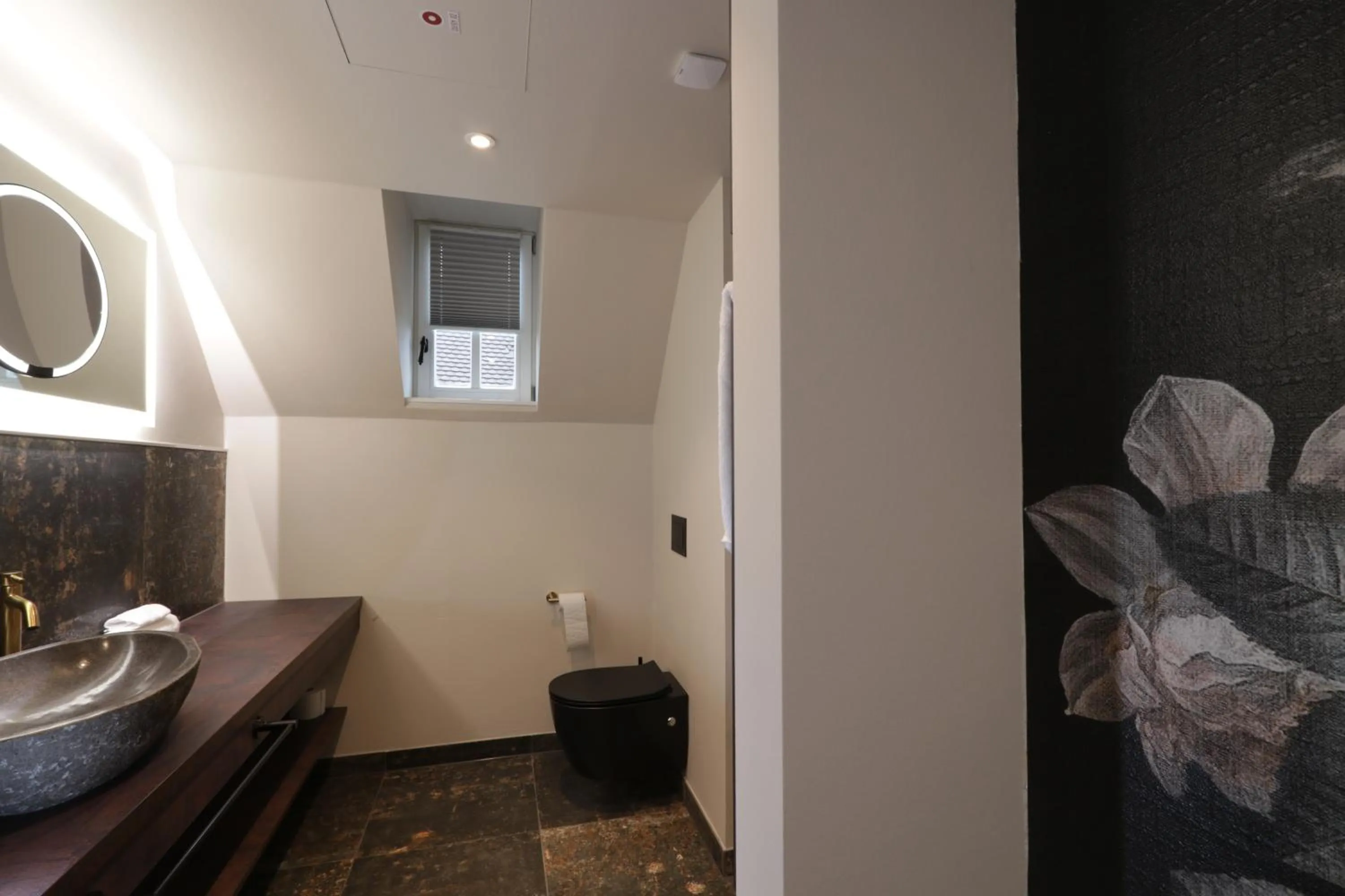 Bathroom in REINHARDTs HOTEL