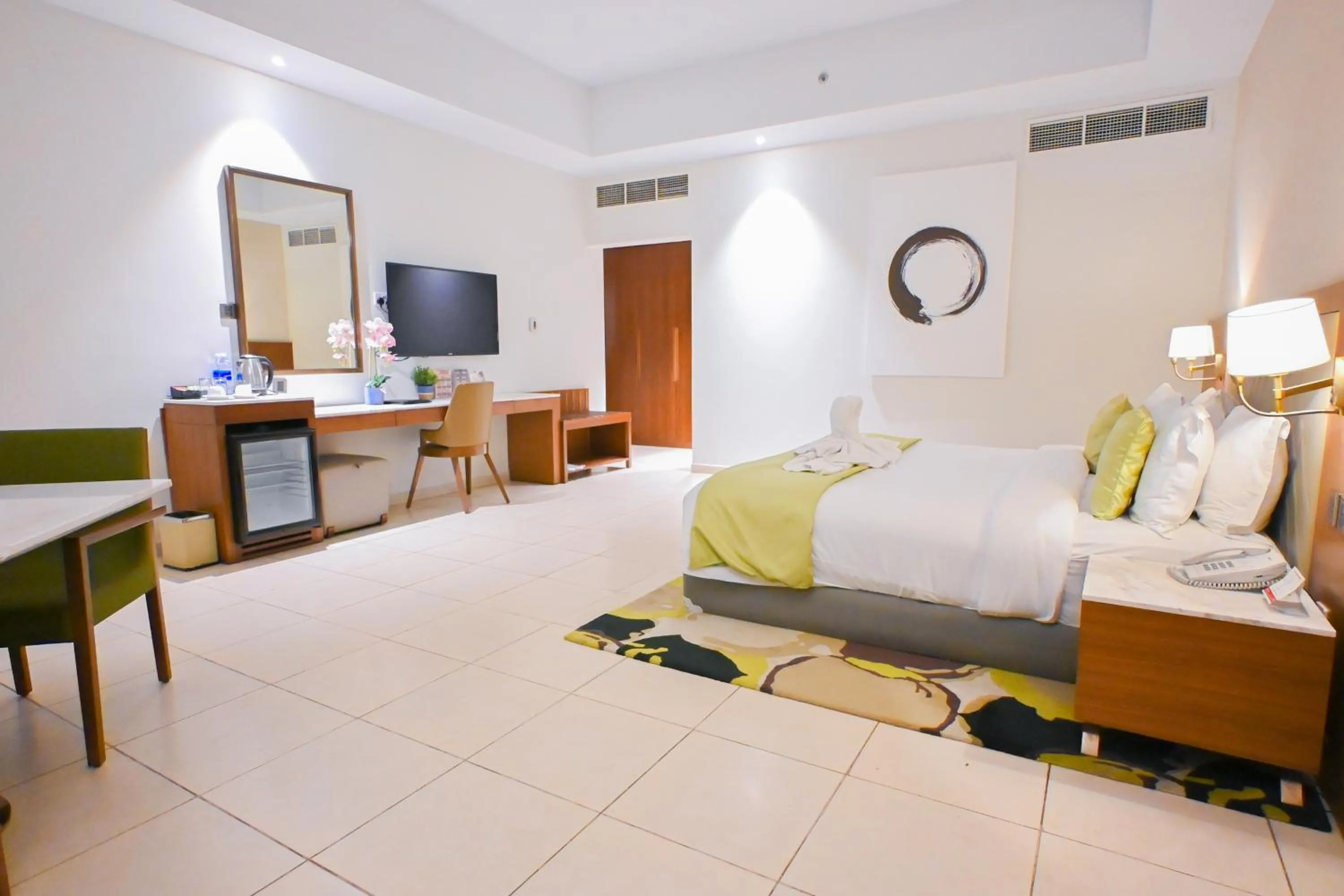 Photo of the whole room, Bed in Ramee Palace Hotel