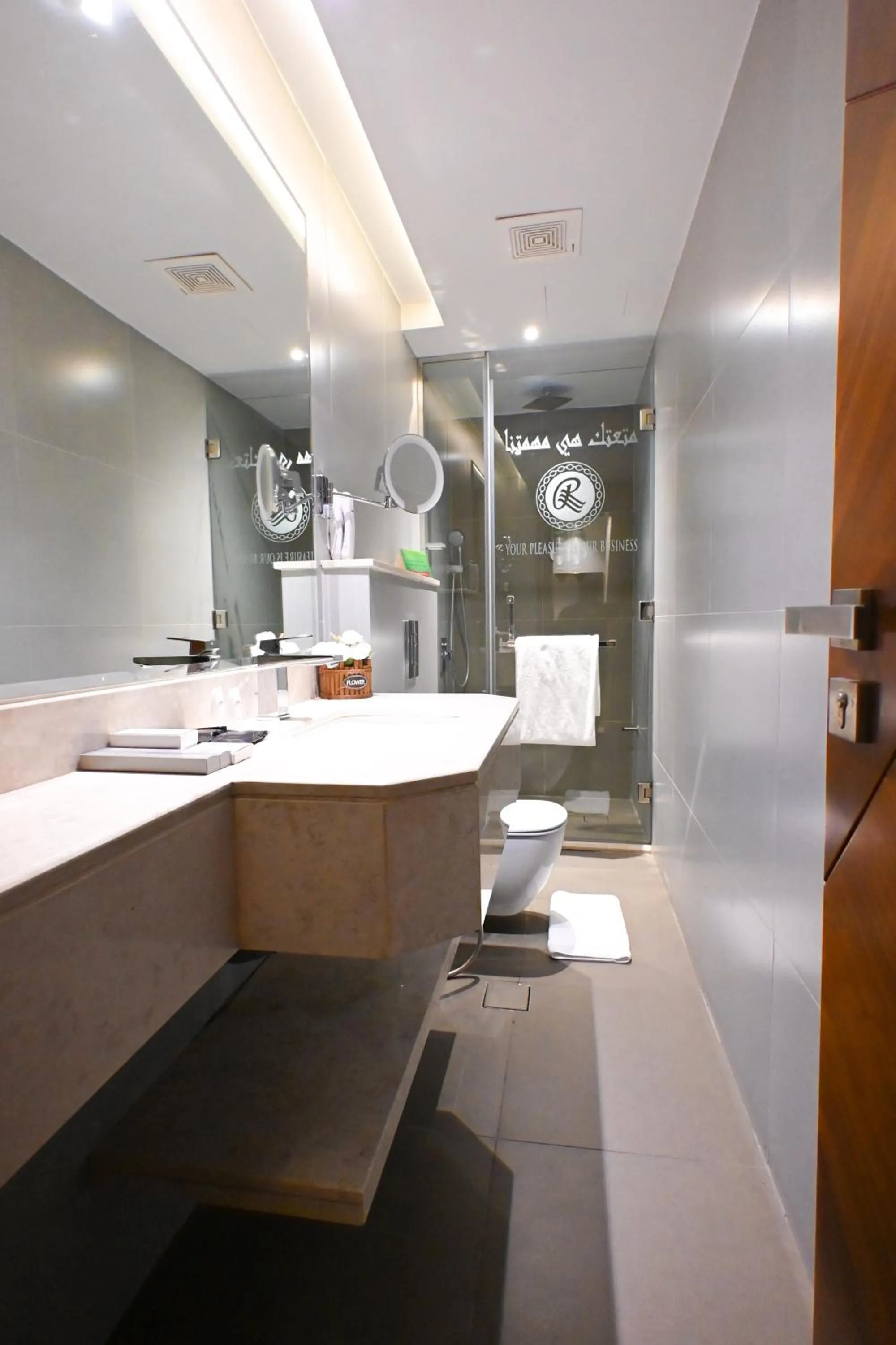 Shower in Ramee Palace Hotel