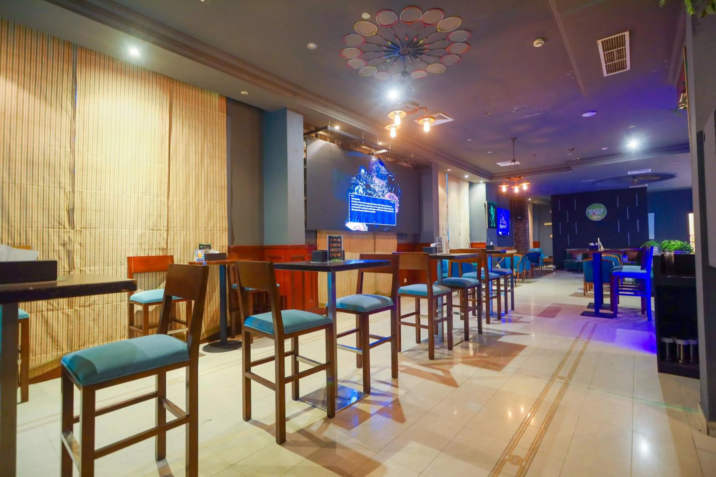 Restaurant/places to eat in Ramee Palace Hotel