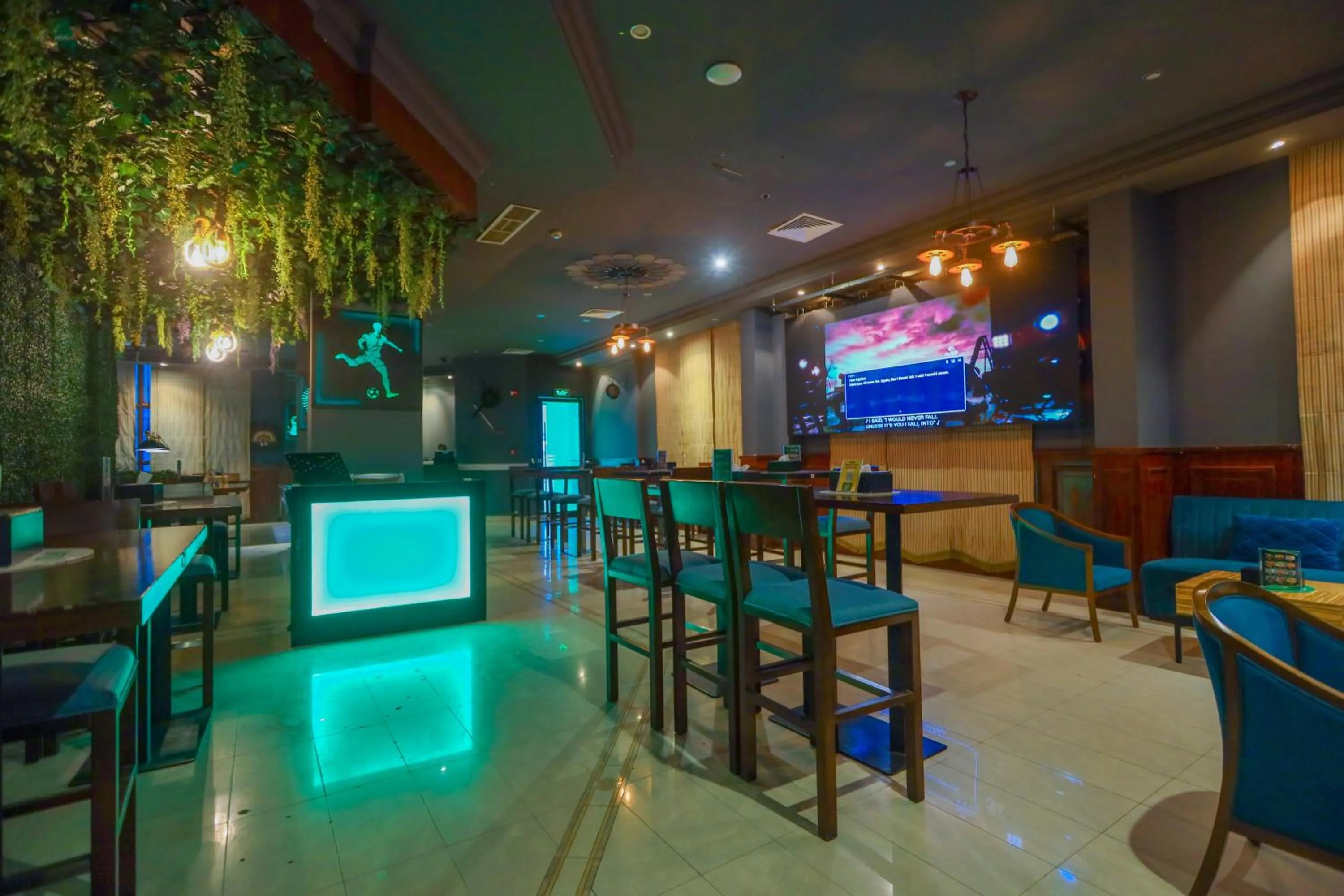 Restaurant/places to eat in Ramee Palace Hotel