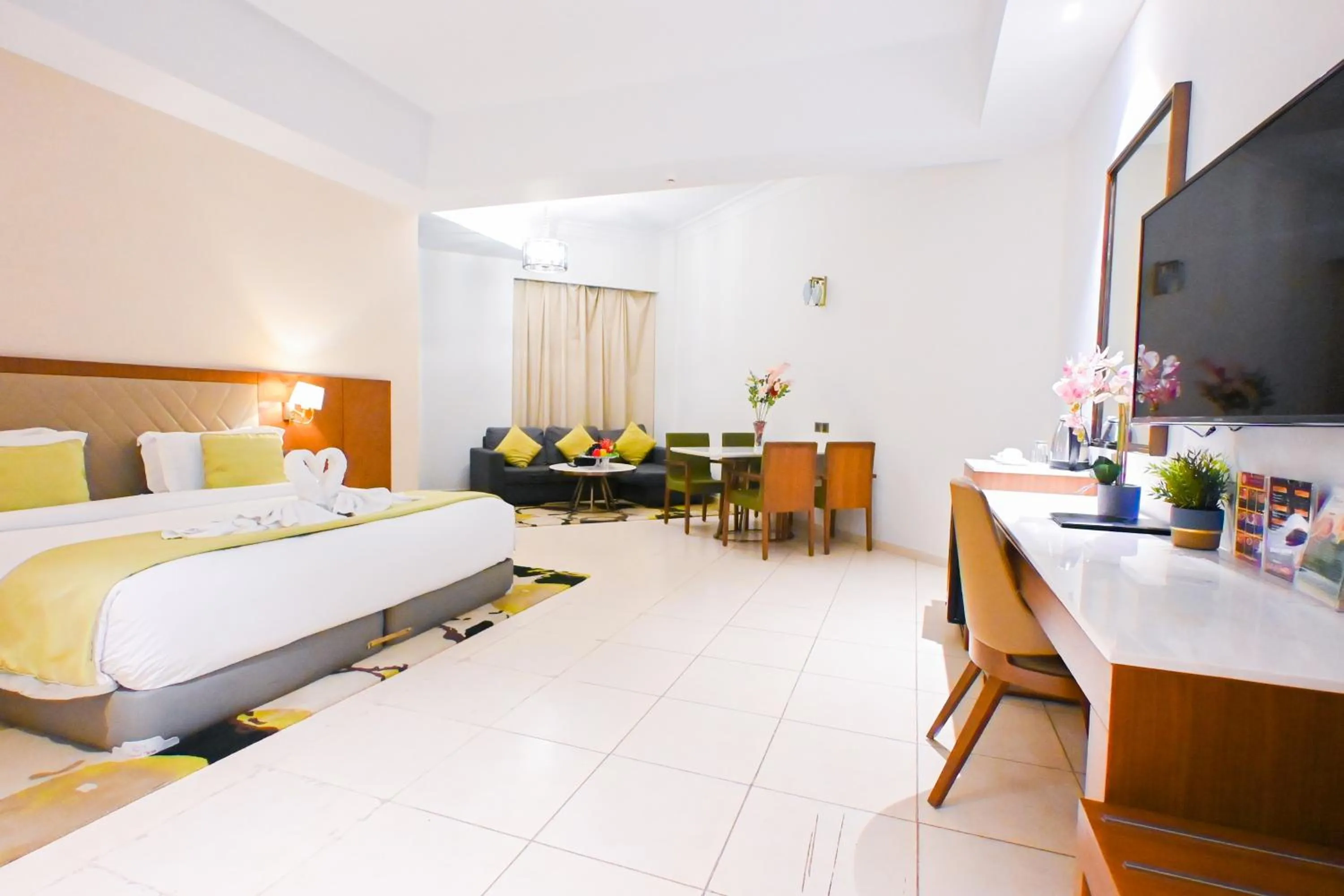 Photo of the whole room, Bed in Ramee Palace Hotel