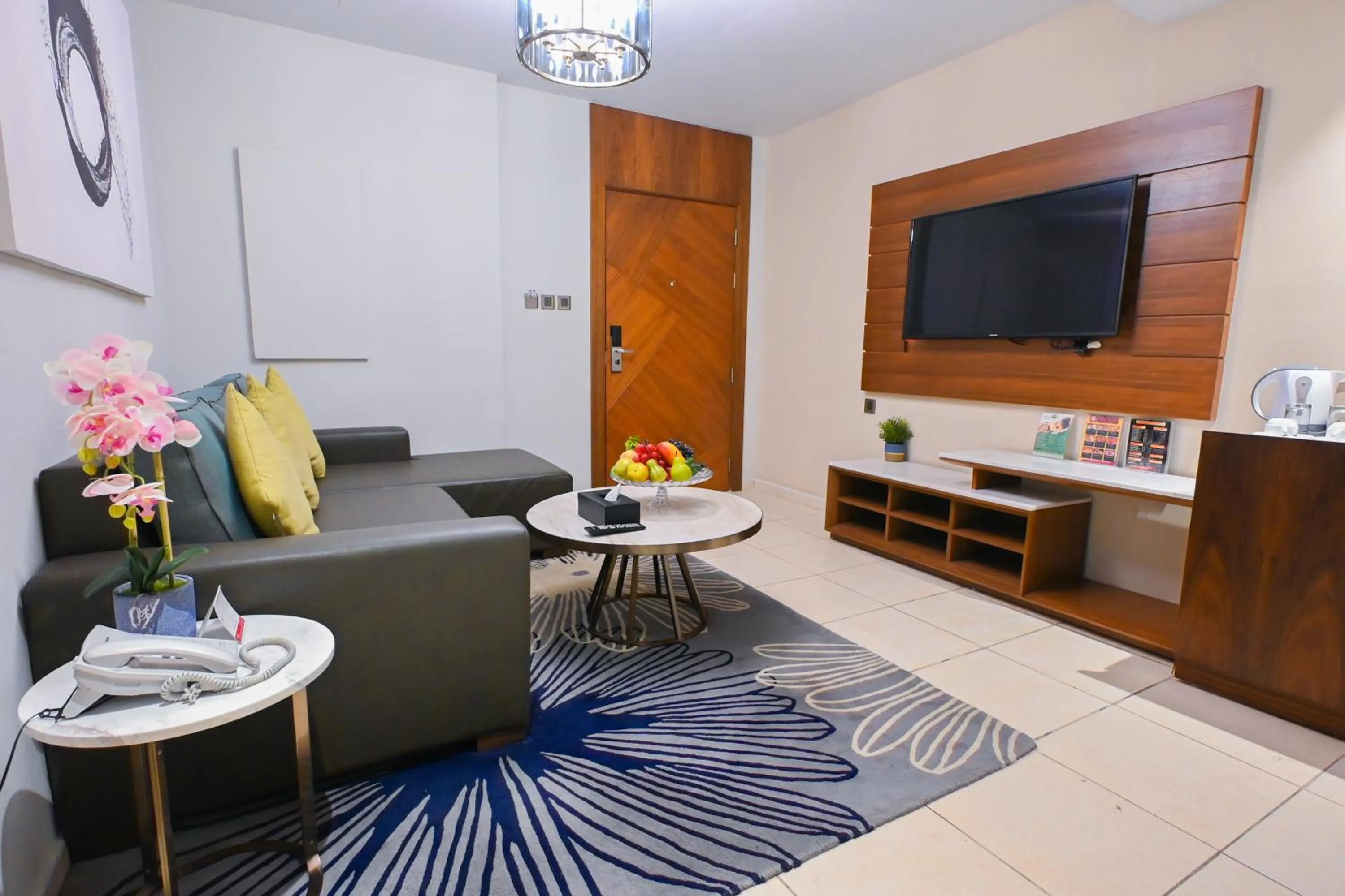 TV and multimedia in Ramee Palace Hotel