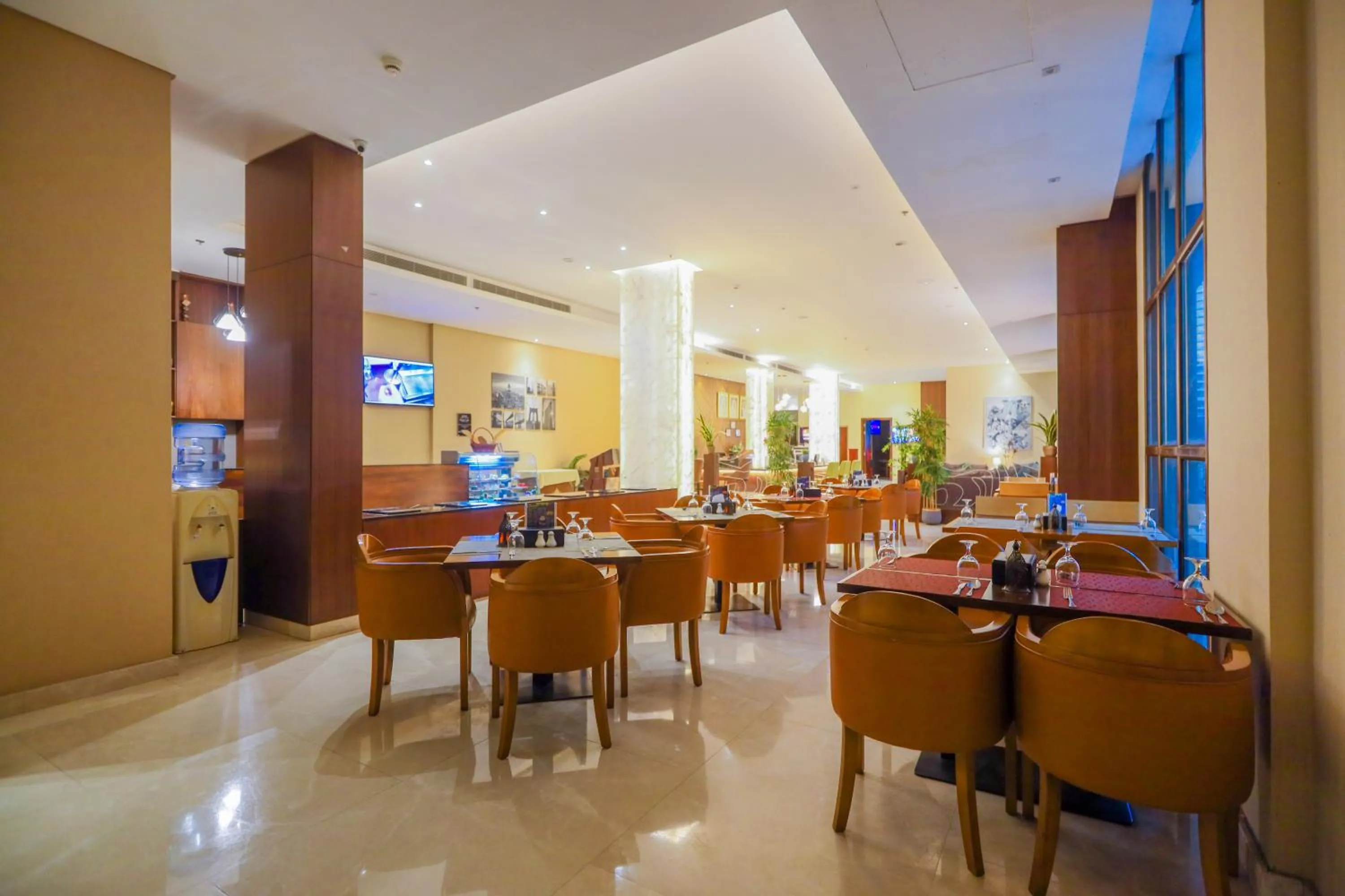 Restaurant/places to eat in Ramee Palace Hotel
