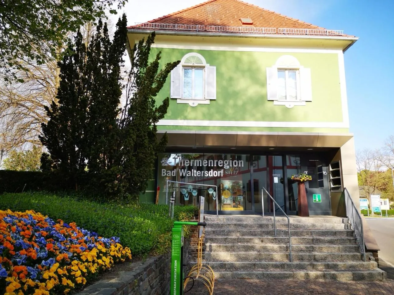 Area and facilities in Aparthotel "Goldener Hahn Apartments"