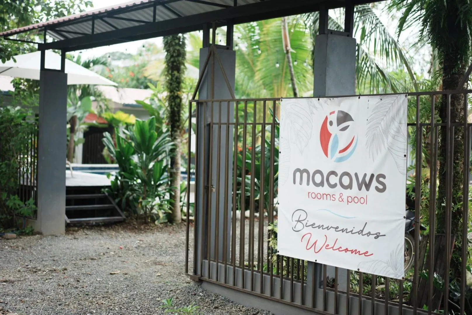 Facade/entrance in Rooms & Pool Macaws