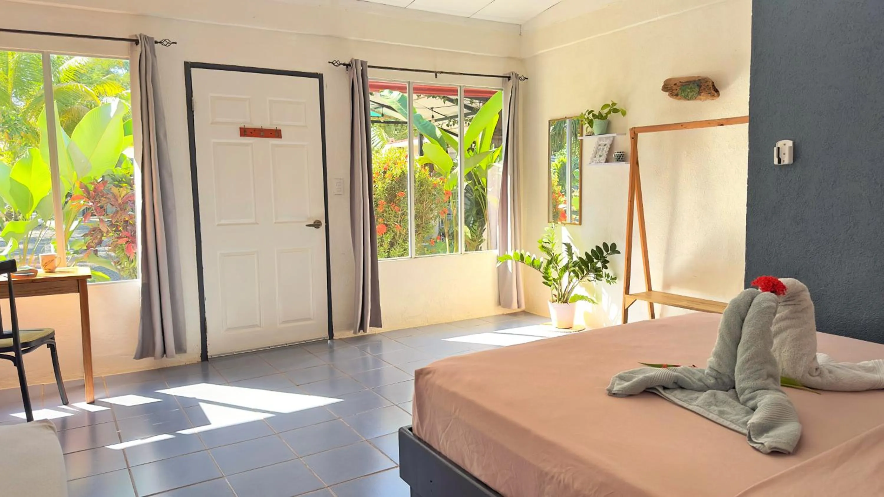 Decorative detail, Bed in Rooms & Pool Macaws