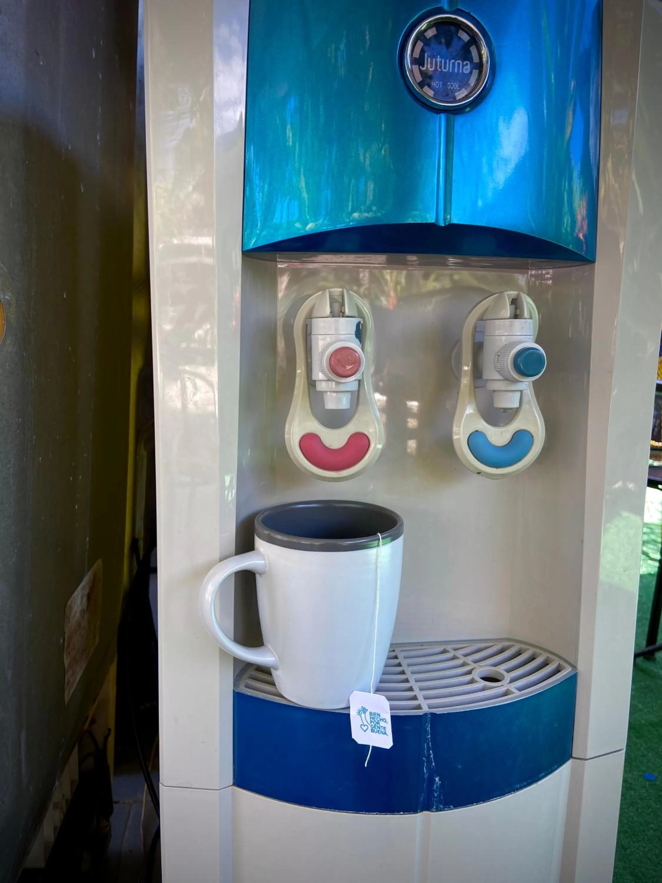 Communal kitchen in Rooms & Pool Macaws