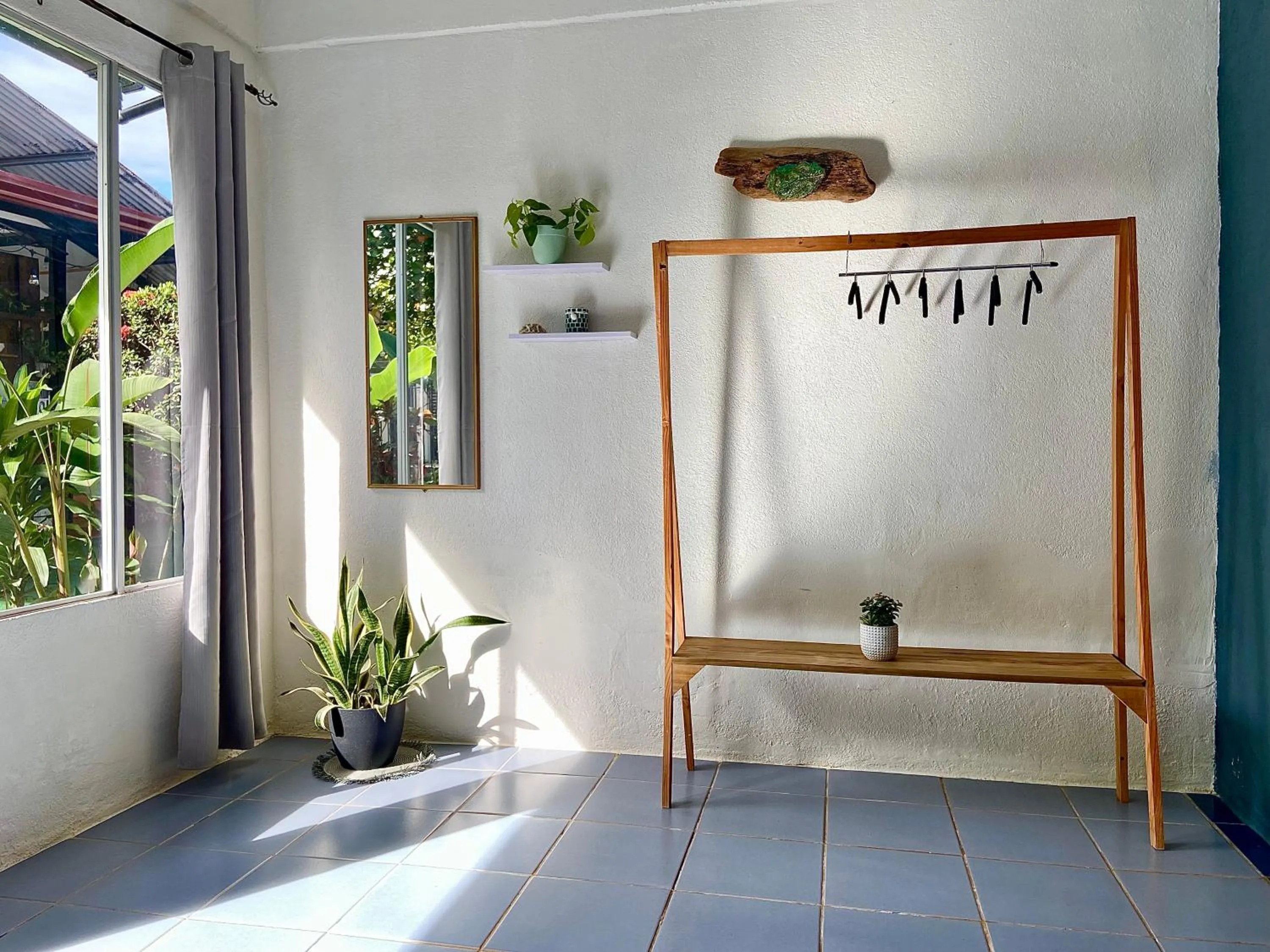 Decorative detail in Rooms & Pool Macaws