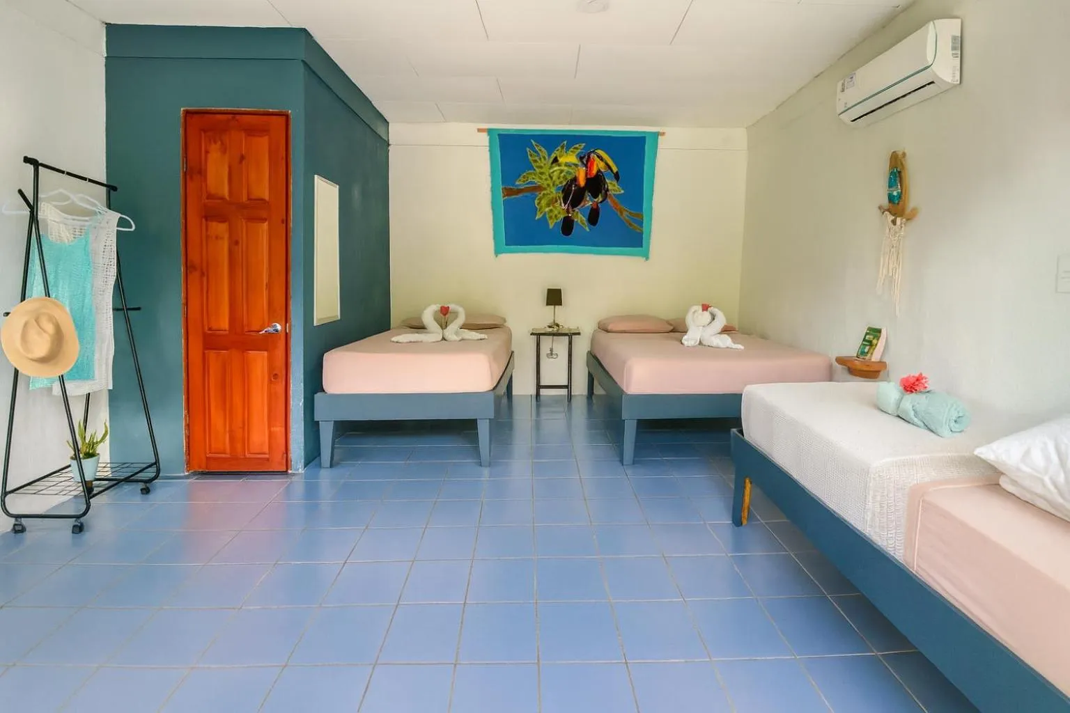 Bed in Rooms & Pool Macaws
