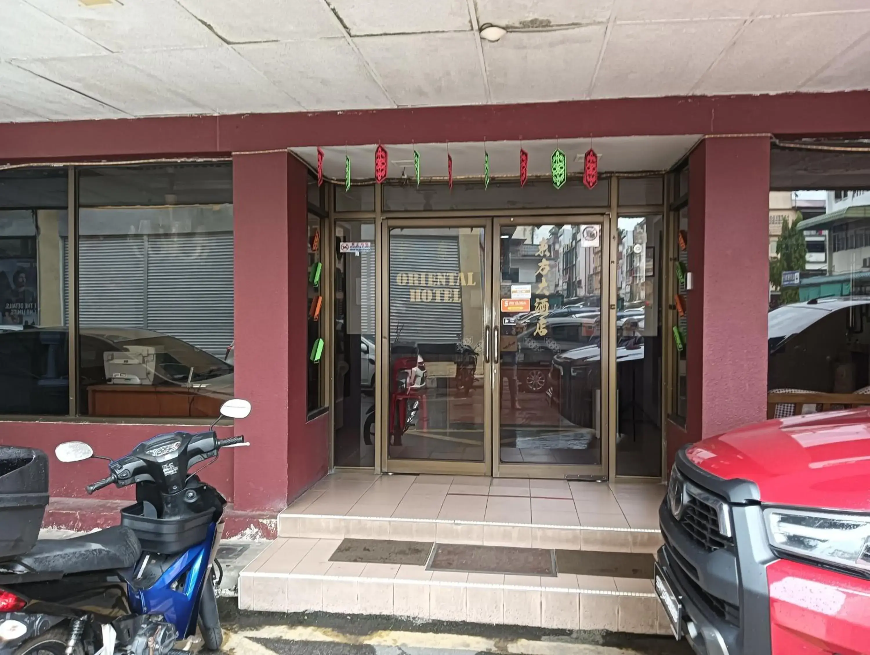 Facade/entrance in Hotel O Oriental Hotel Facade/entrance in Hotel O Oriental Hotel