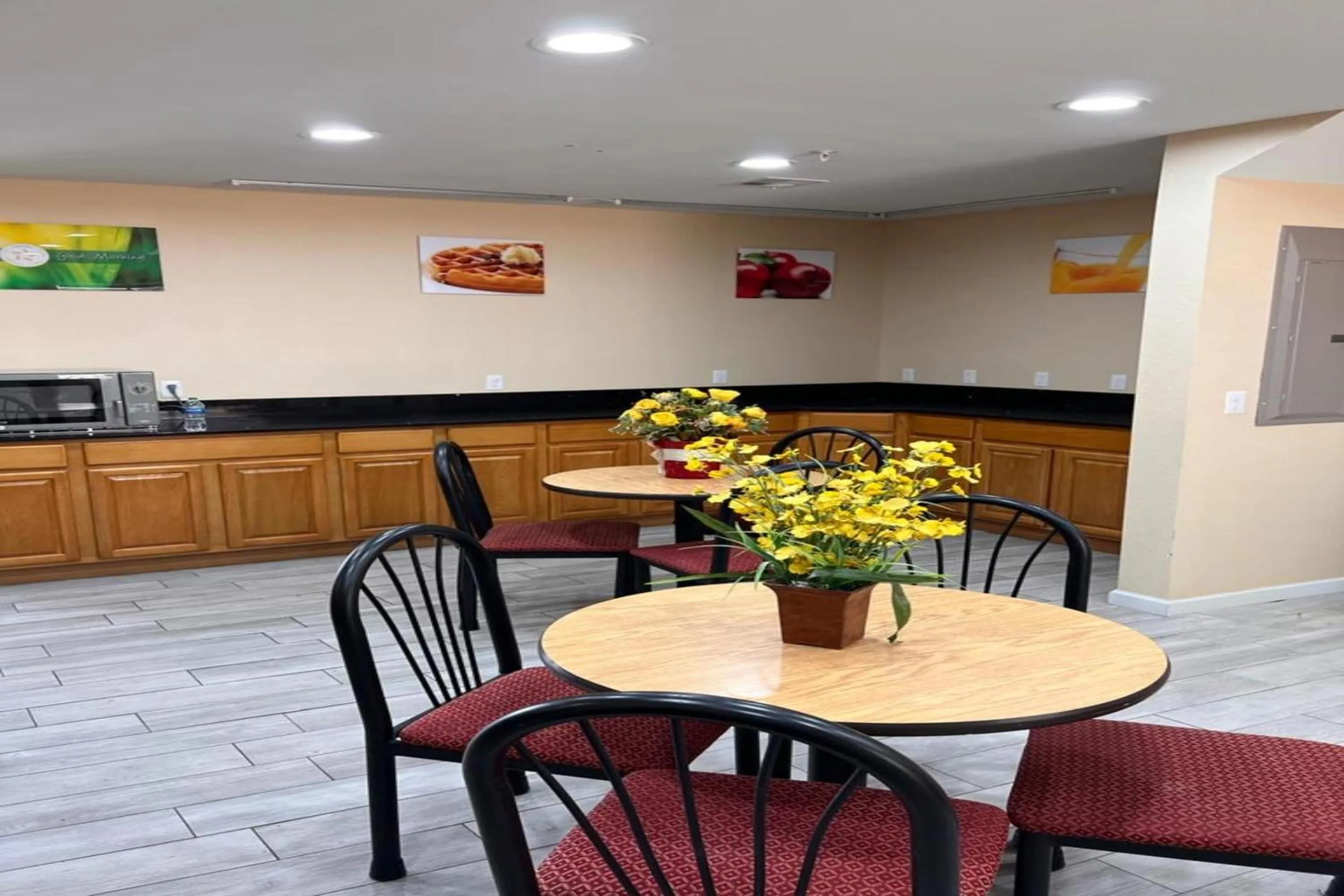 Restaurant/places to eat in Cambridge Inn