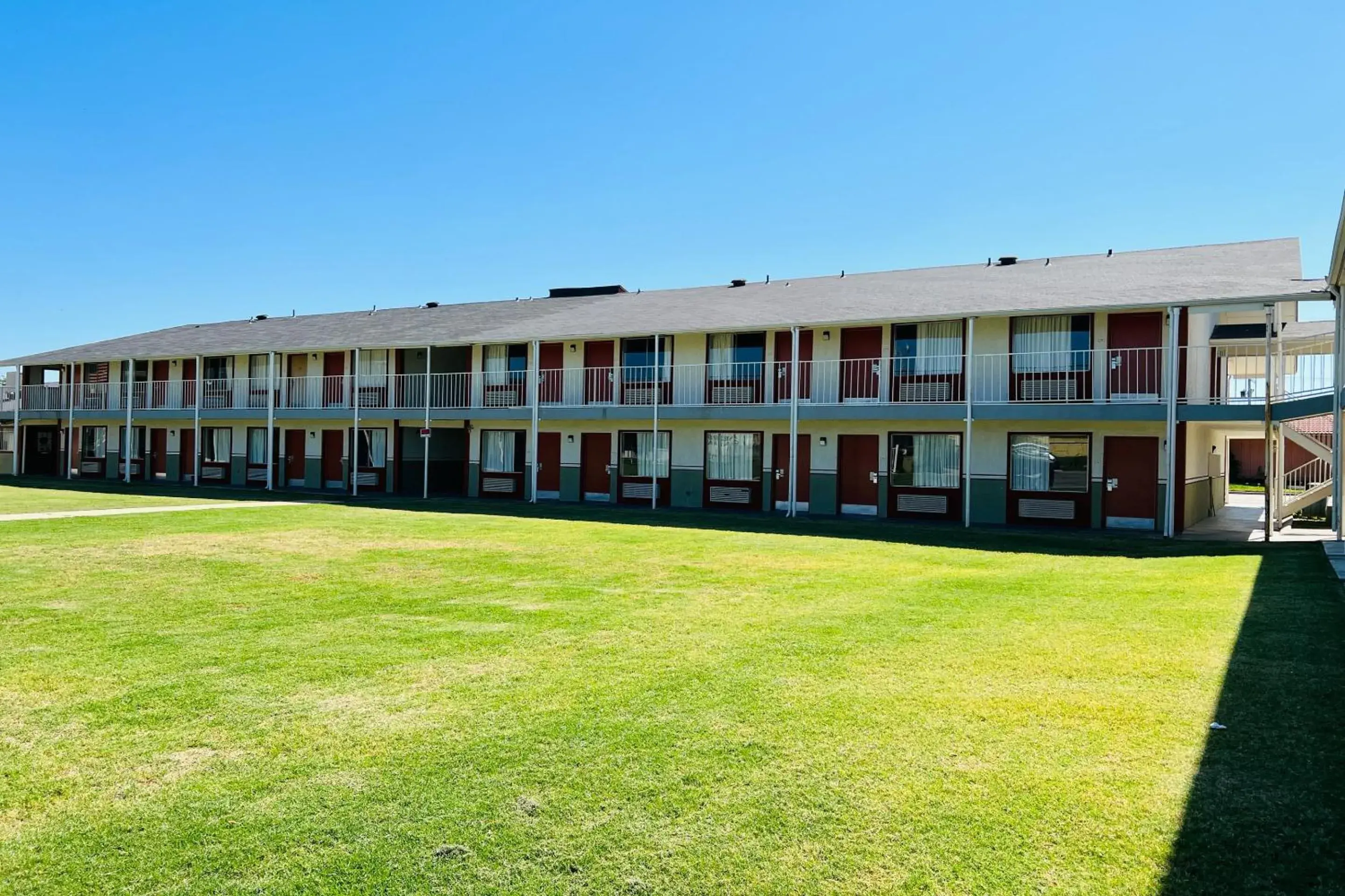 Facade/entrance in Cambridge Inn Facade/entrance in Cambridge Inn