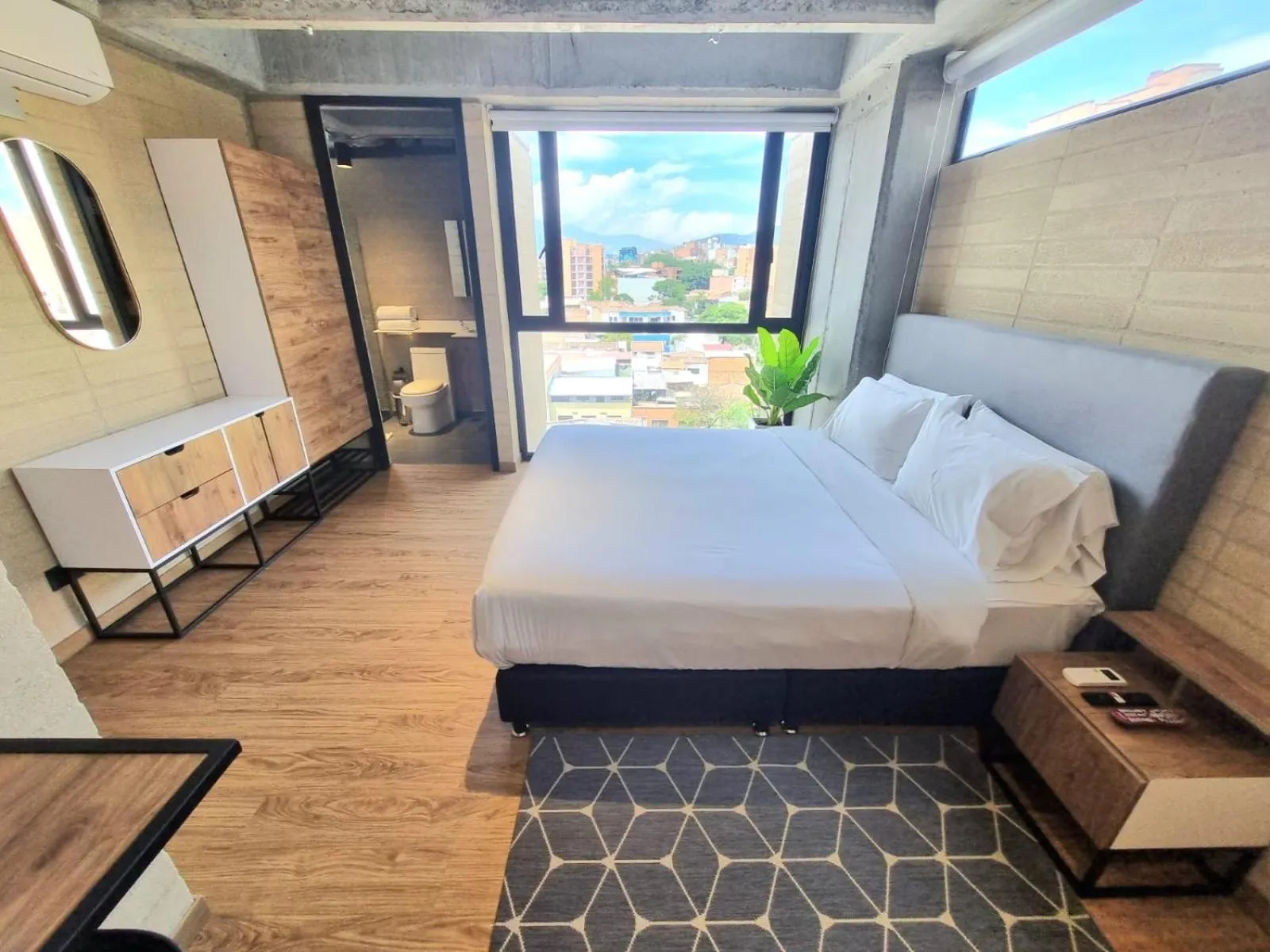 Photo of the whole room, Bed in Loft 43