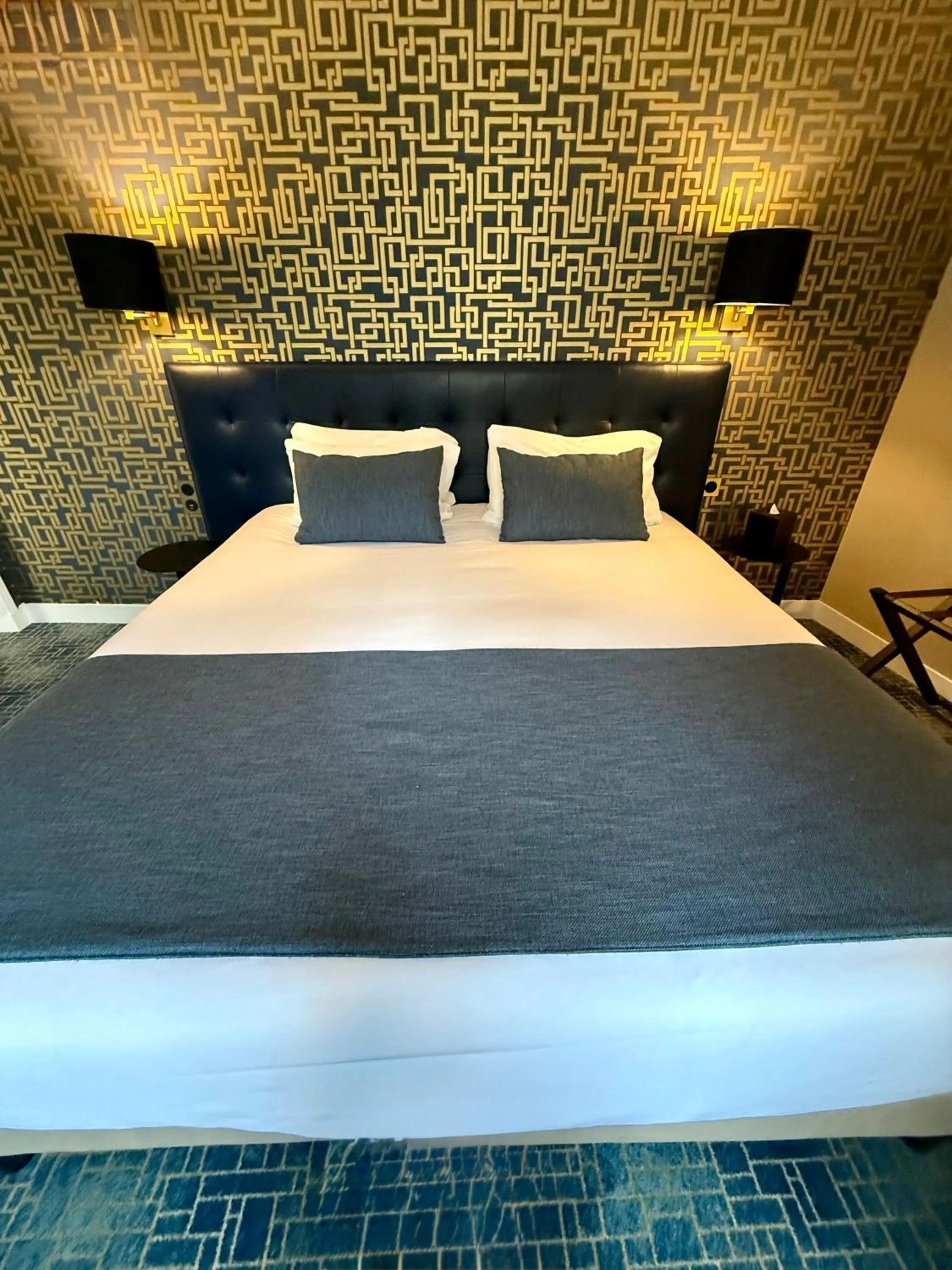 Bed in Churchill Hotel Bayeux Centre