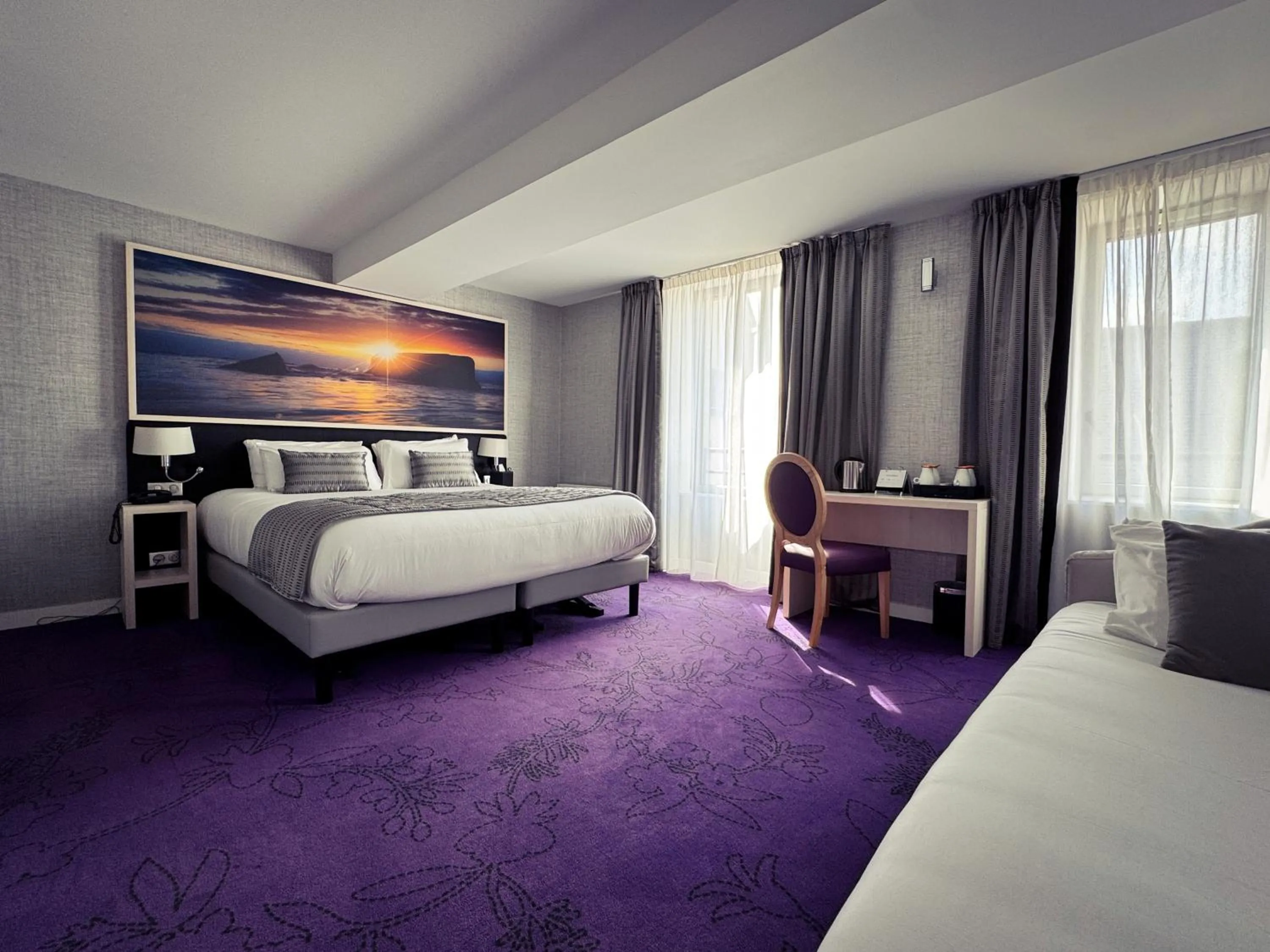 Bed in Churchill Hotel Bayeux Centre