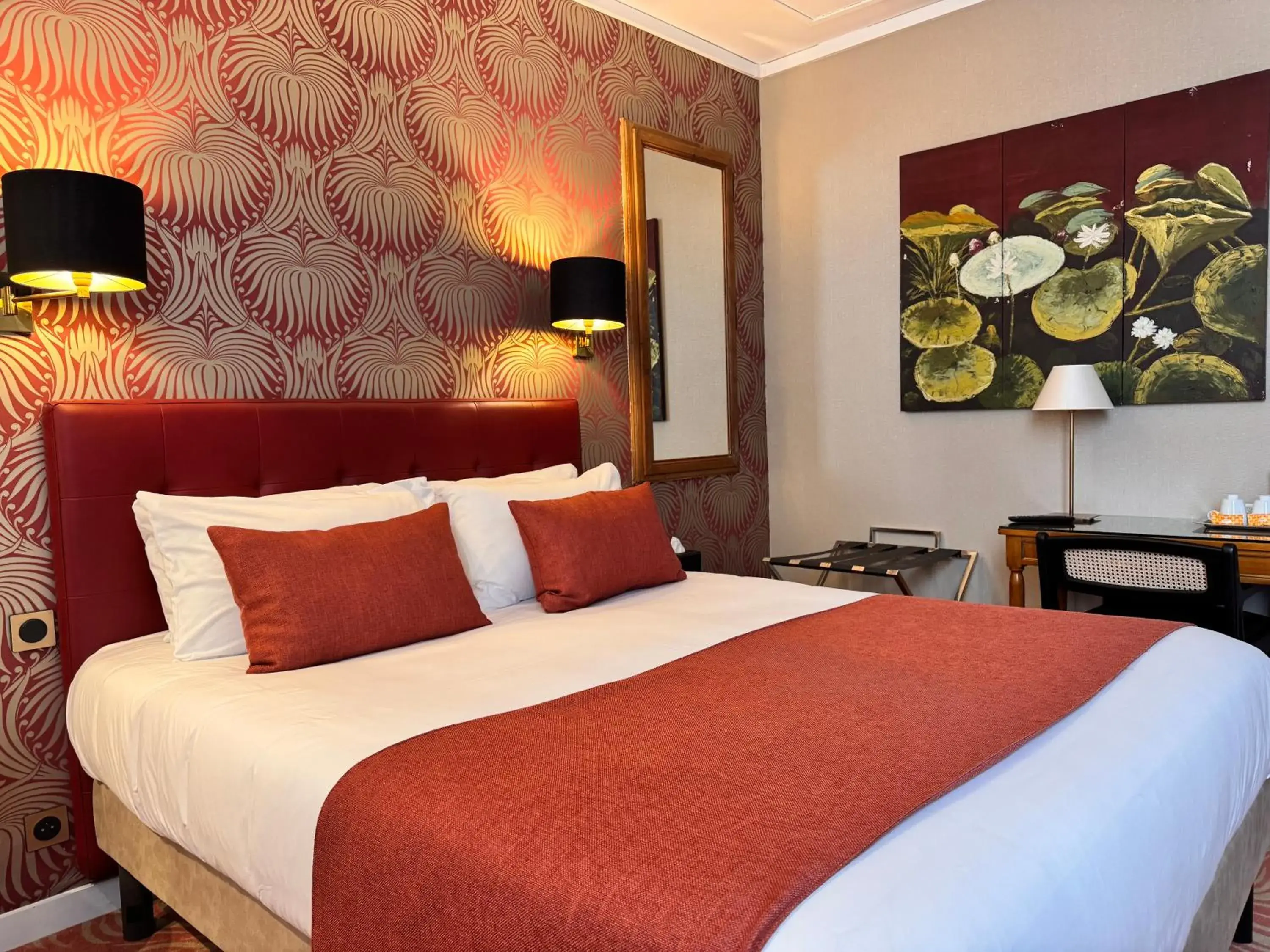 Deluxe Double Room in Churchill Hotel Bayeux Centre Deluxe Double Room in Churchill Hotel Bayeux Centre