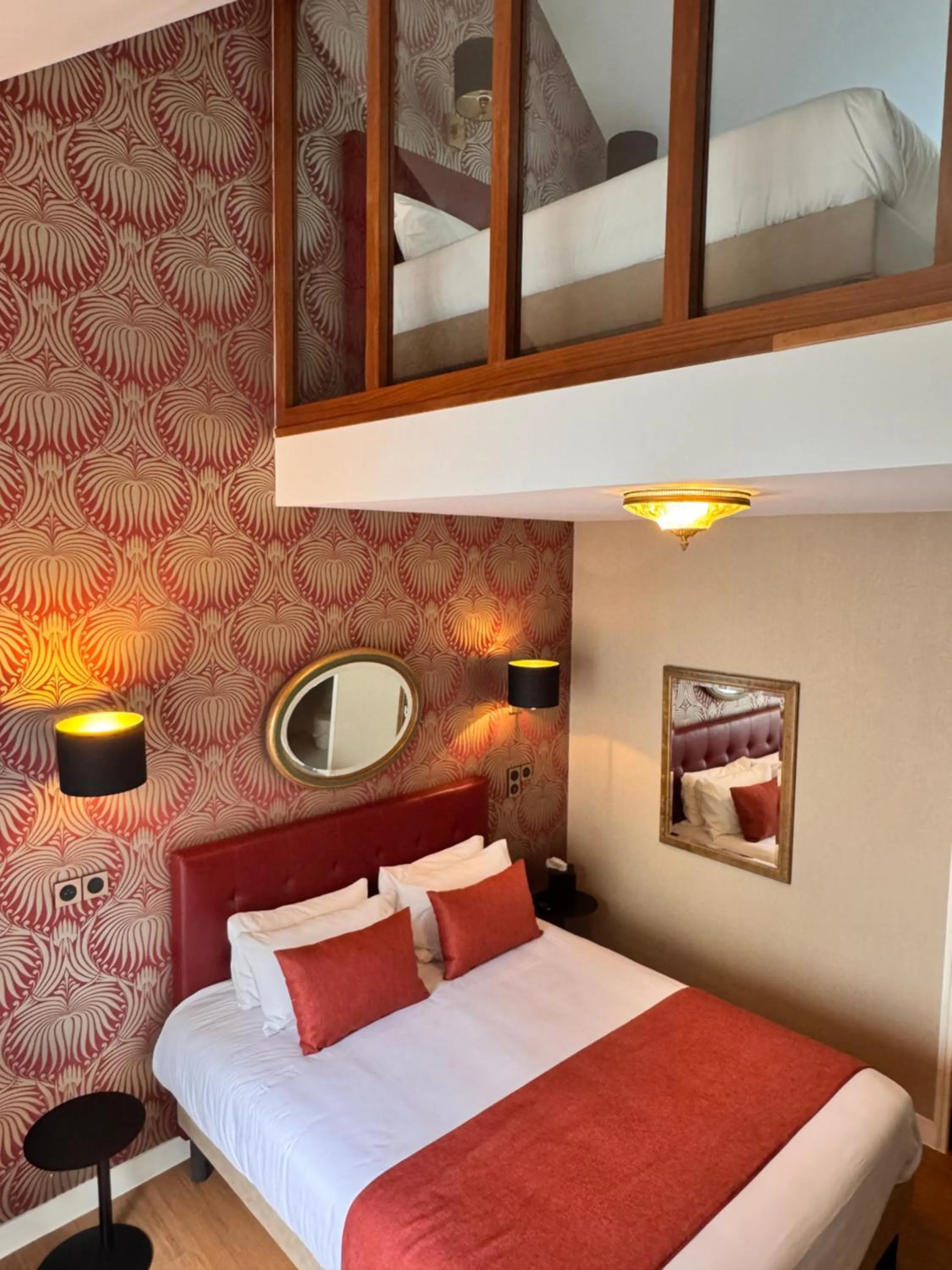 Bed in Churchill Hotel Bayeux Centre