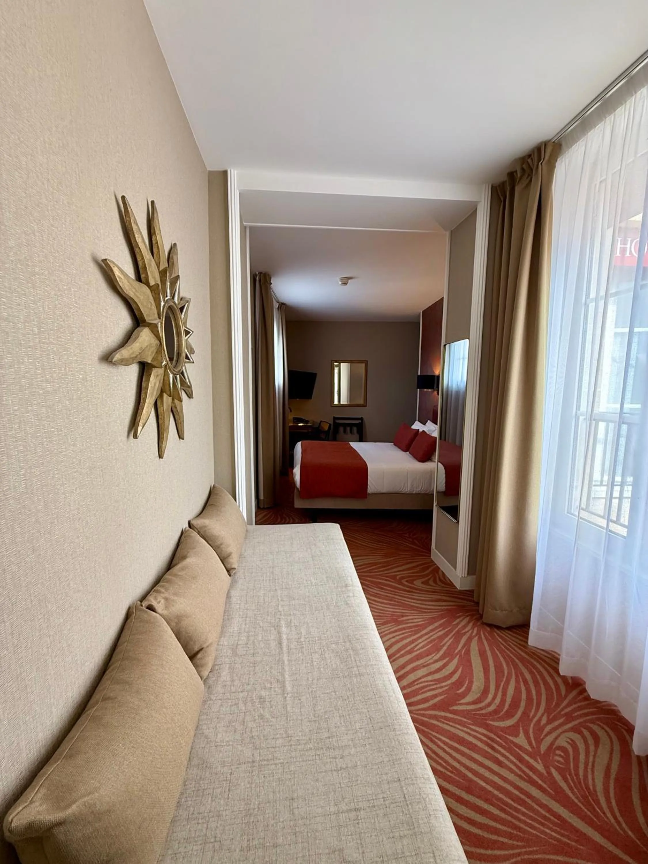 Bed in Churchill Hotel Bayeux Centre