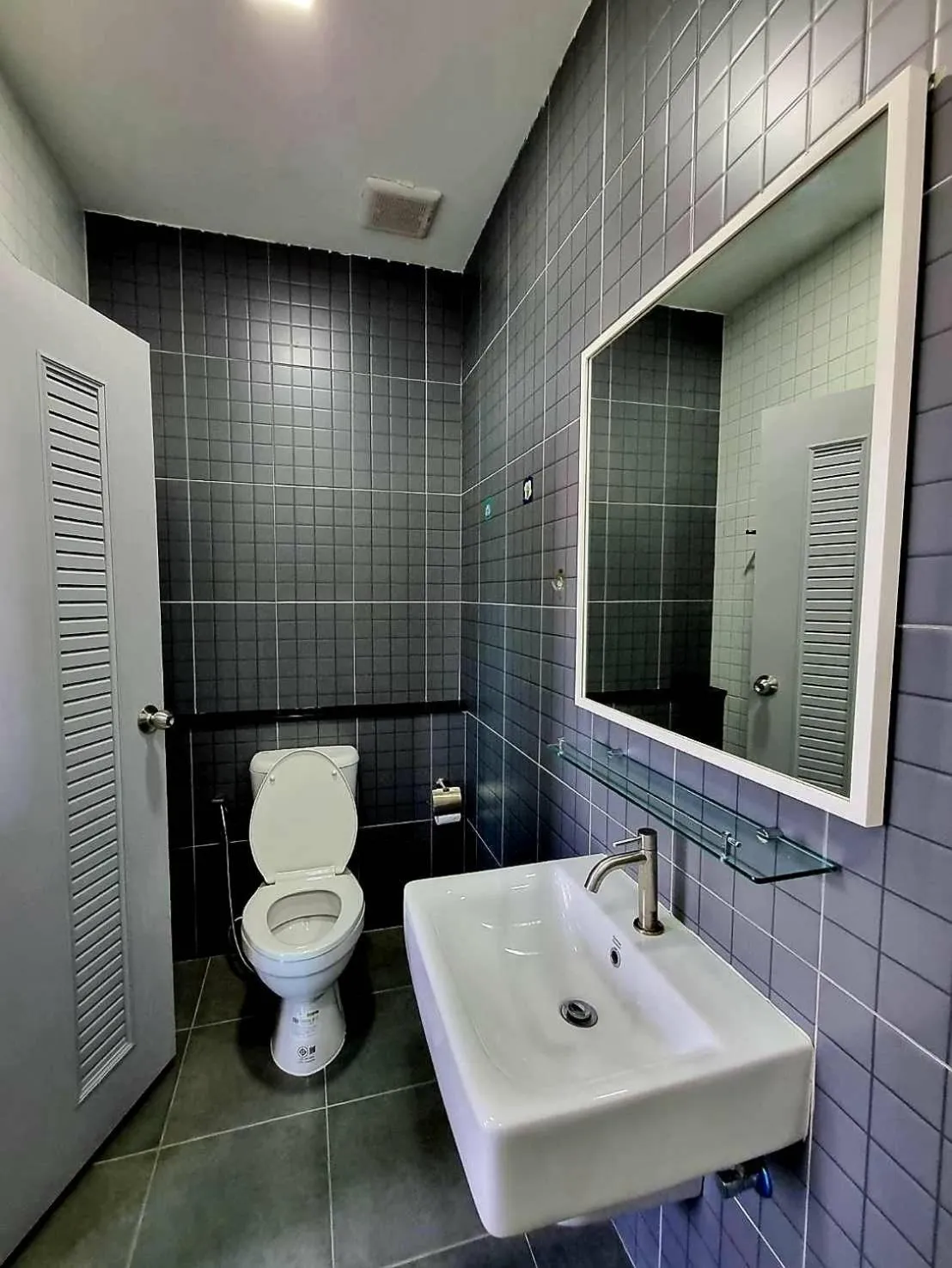 Bathroom in Aqua Residences อควา เรสซิเดนซ์ ห้องพักใหม่ให้เช่า ติดรถไฟฟ้าสถานีวุฒากาศ
