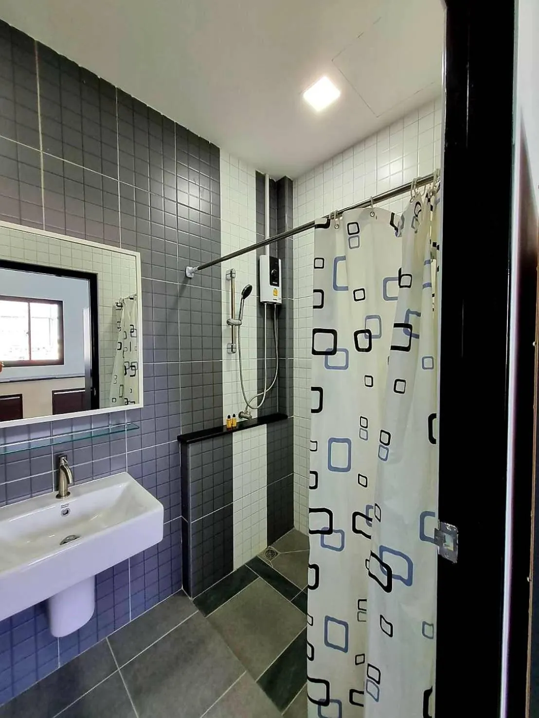 Bathroom in Aqua Residences อควา เรสซิเดนซ์ ห้องพักใหม่ให้เช่า ติดรถไฟฟ้าสถานีวุฒากาศ